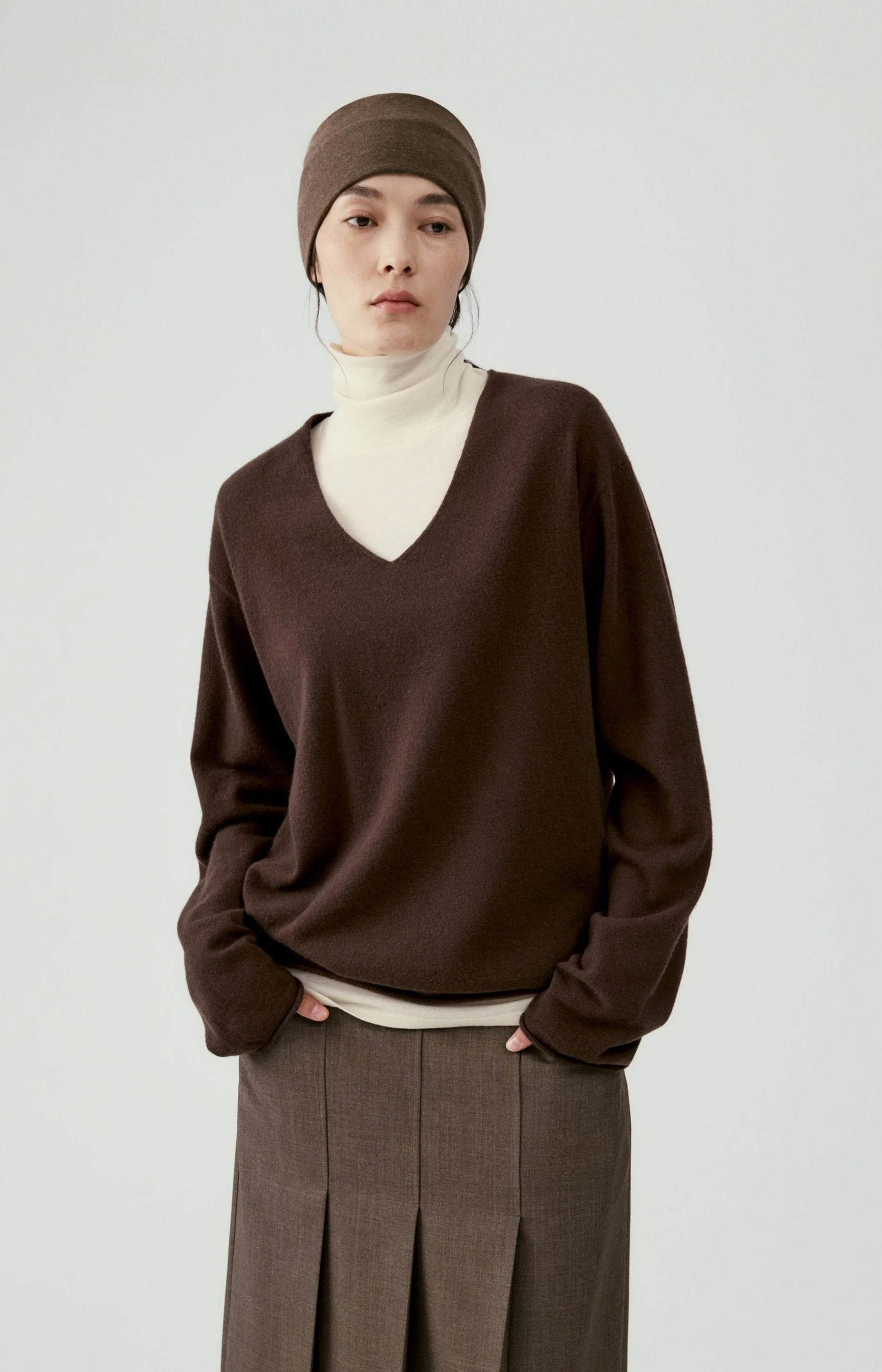 V-neck Slightly Loose Knit Top - Image 10