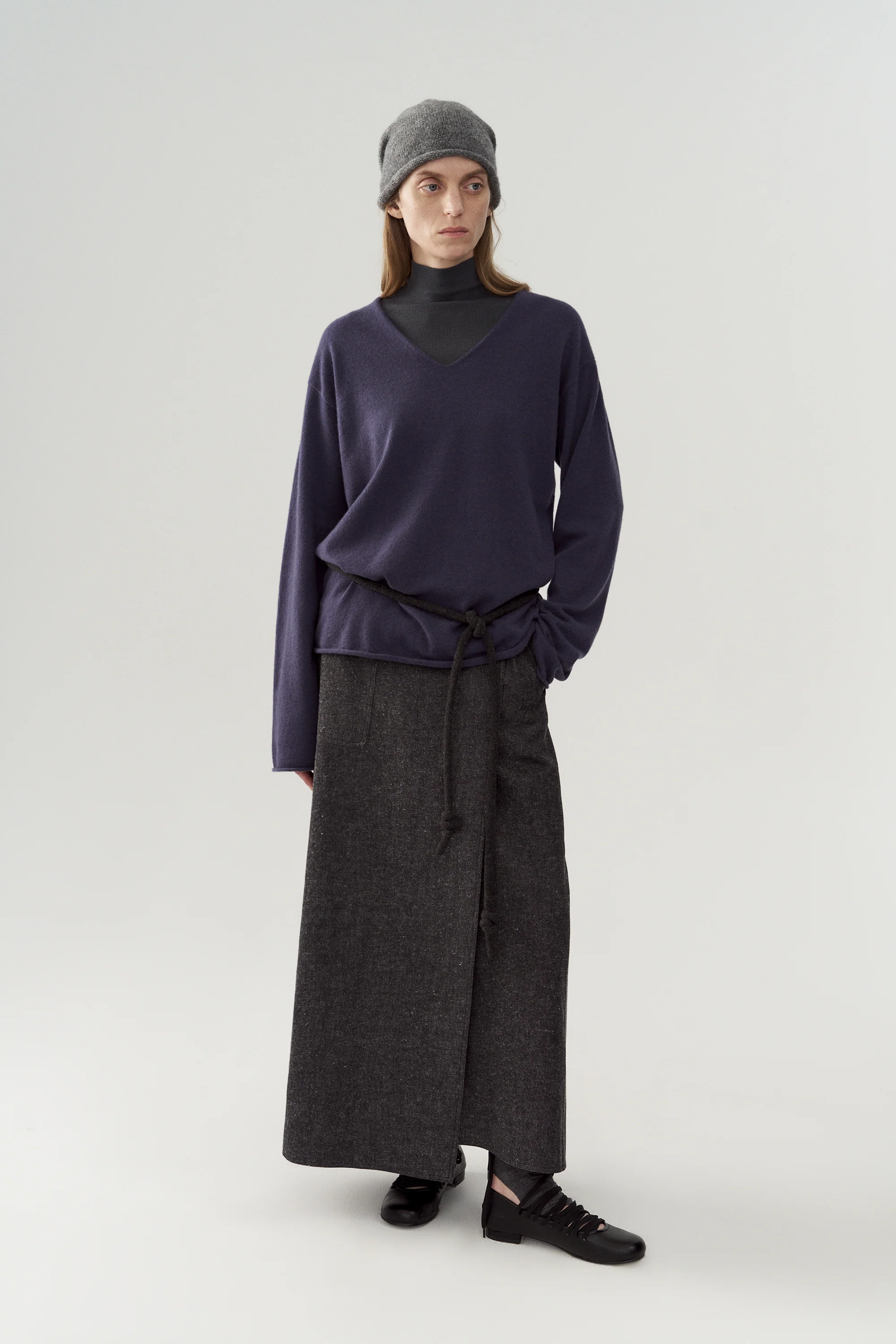 V-neck Slightly Loose Knit Top - Image 12