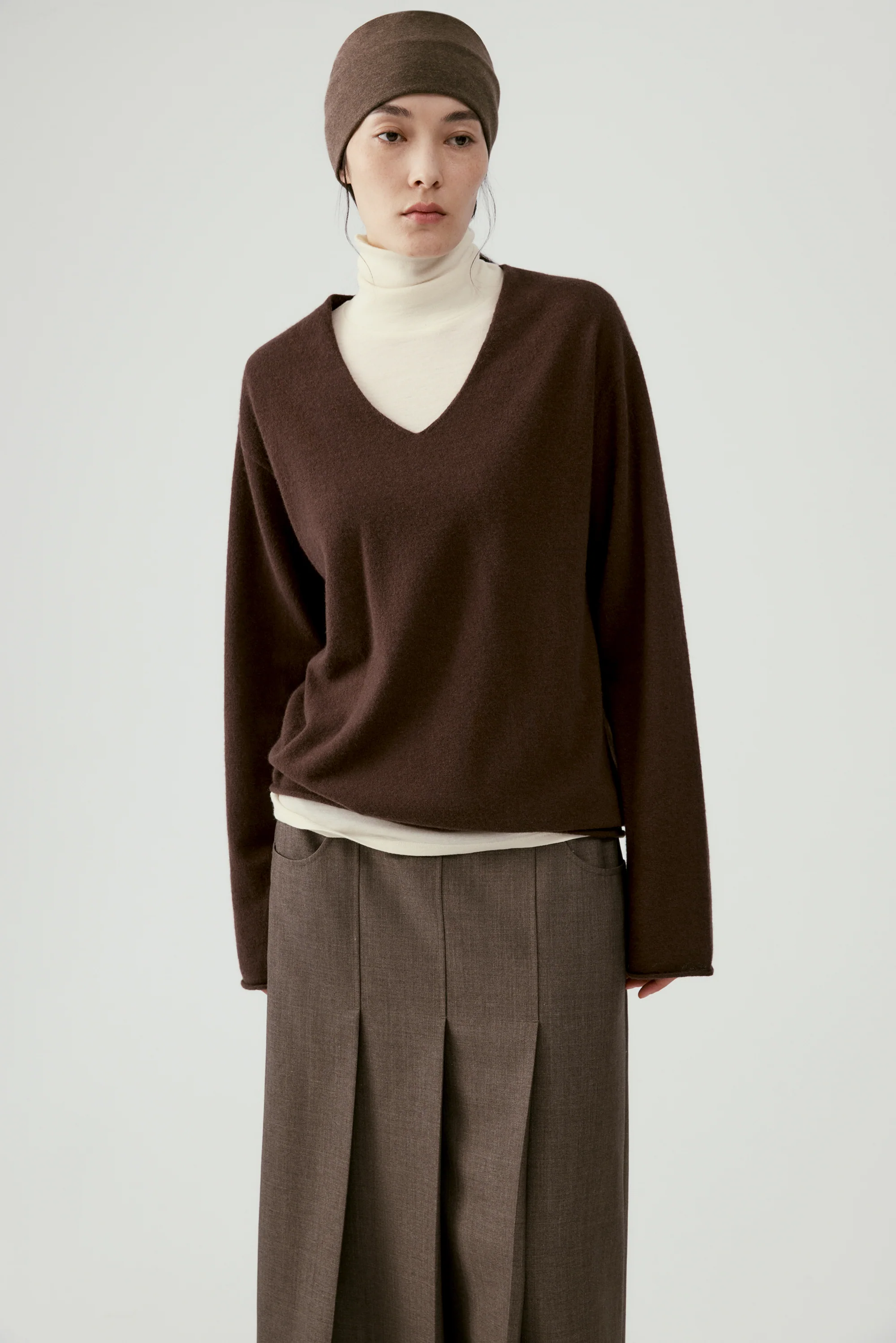 V-neck Slightly Loose Knit Top - Image 9