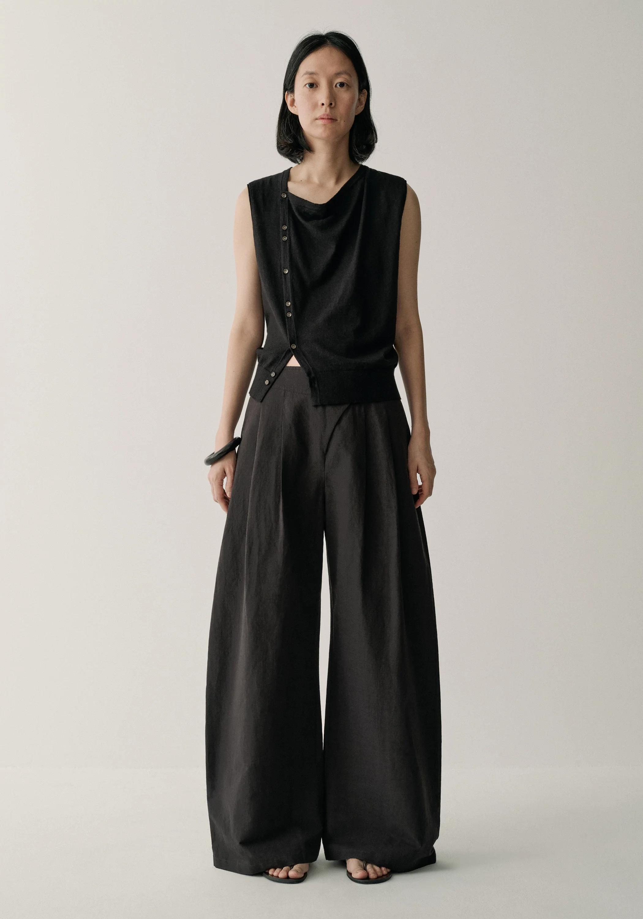 Asymmetric Cotton-linen Pants - Image 11