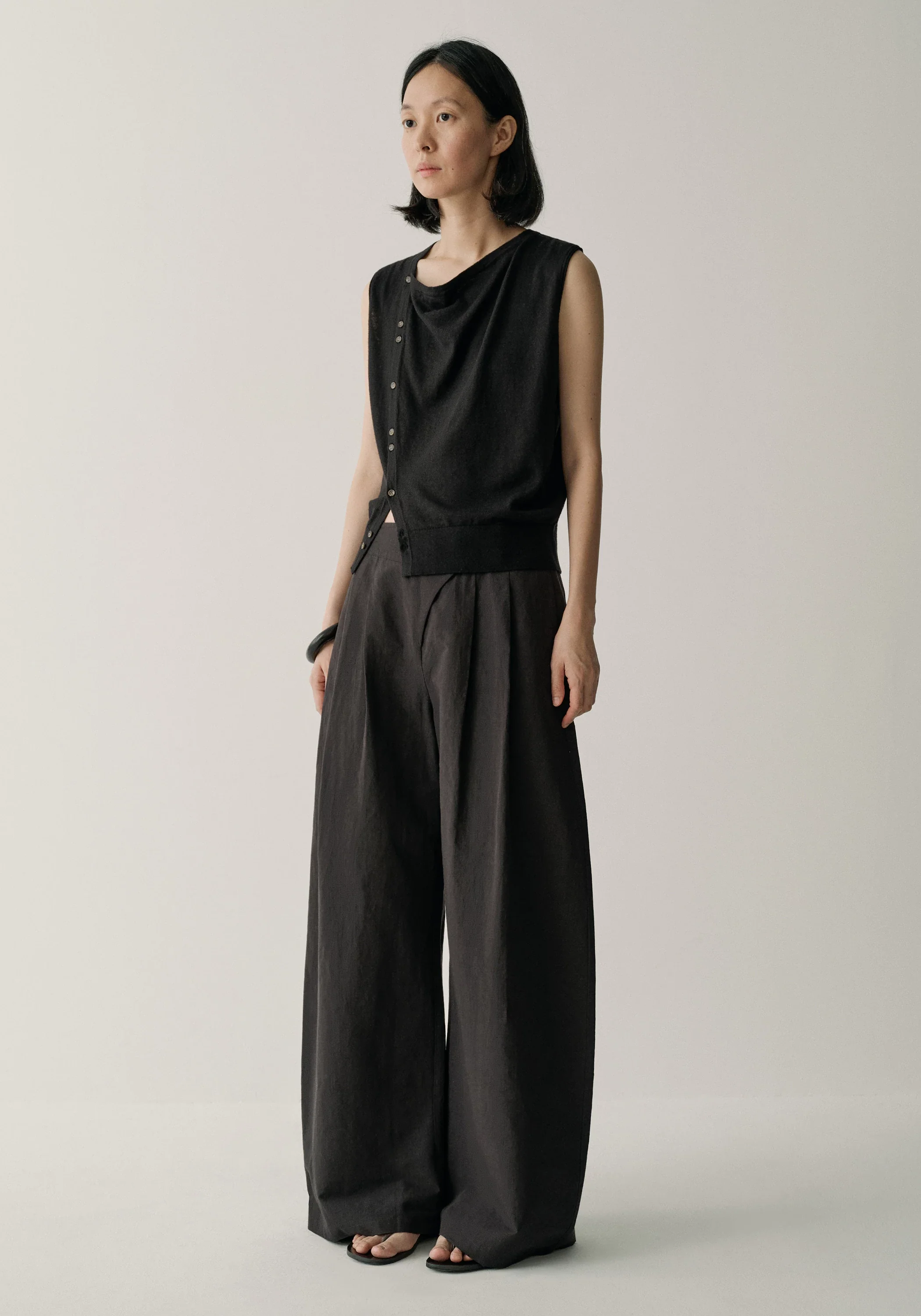 Asymmetric Cotton-linen Pants - Image 12