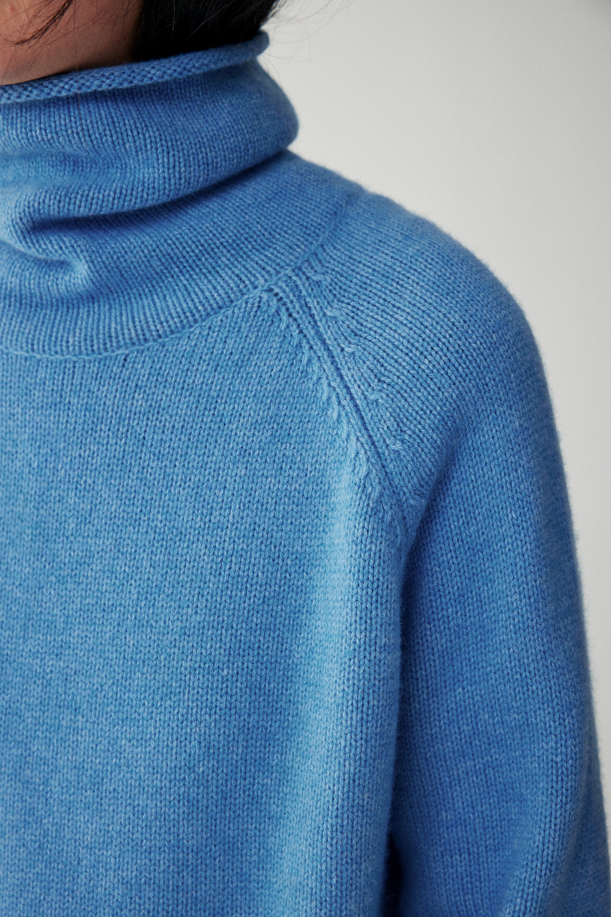 Cashmere Turtle-neck Jumper - Image 10