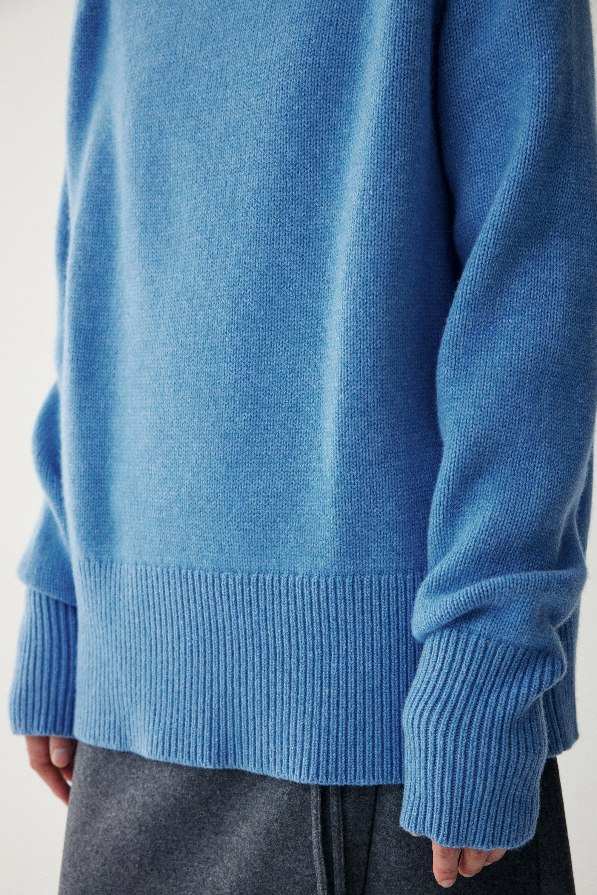 Cashmere Turtle-neck Jumper - Image 11