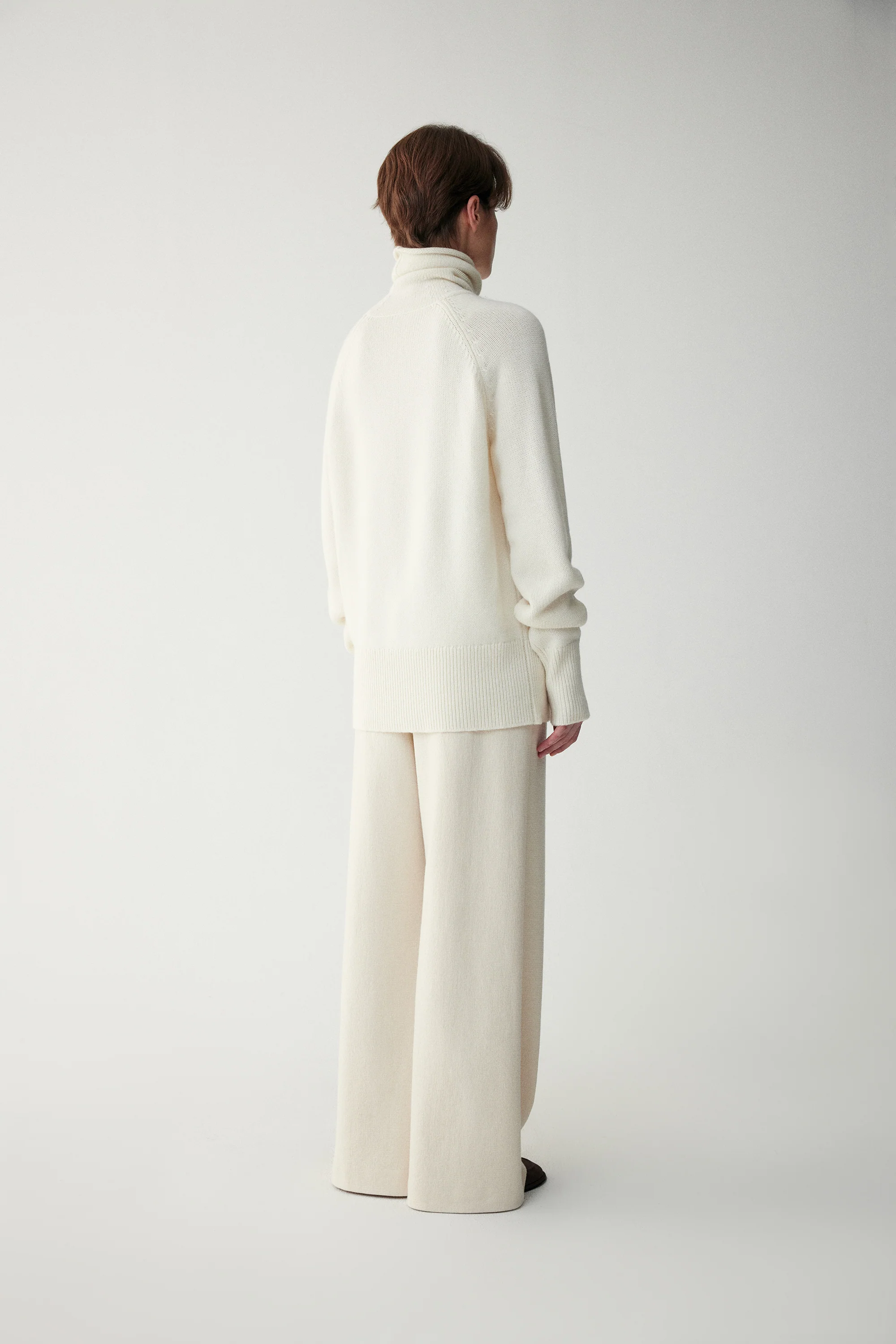 Cashmere Turtle-neck Jumper - Image 14