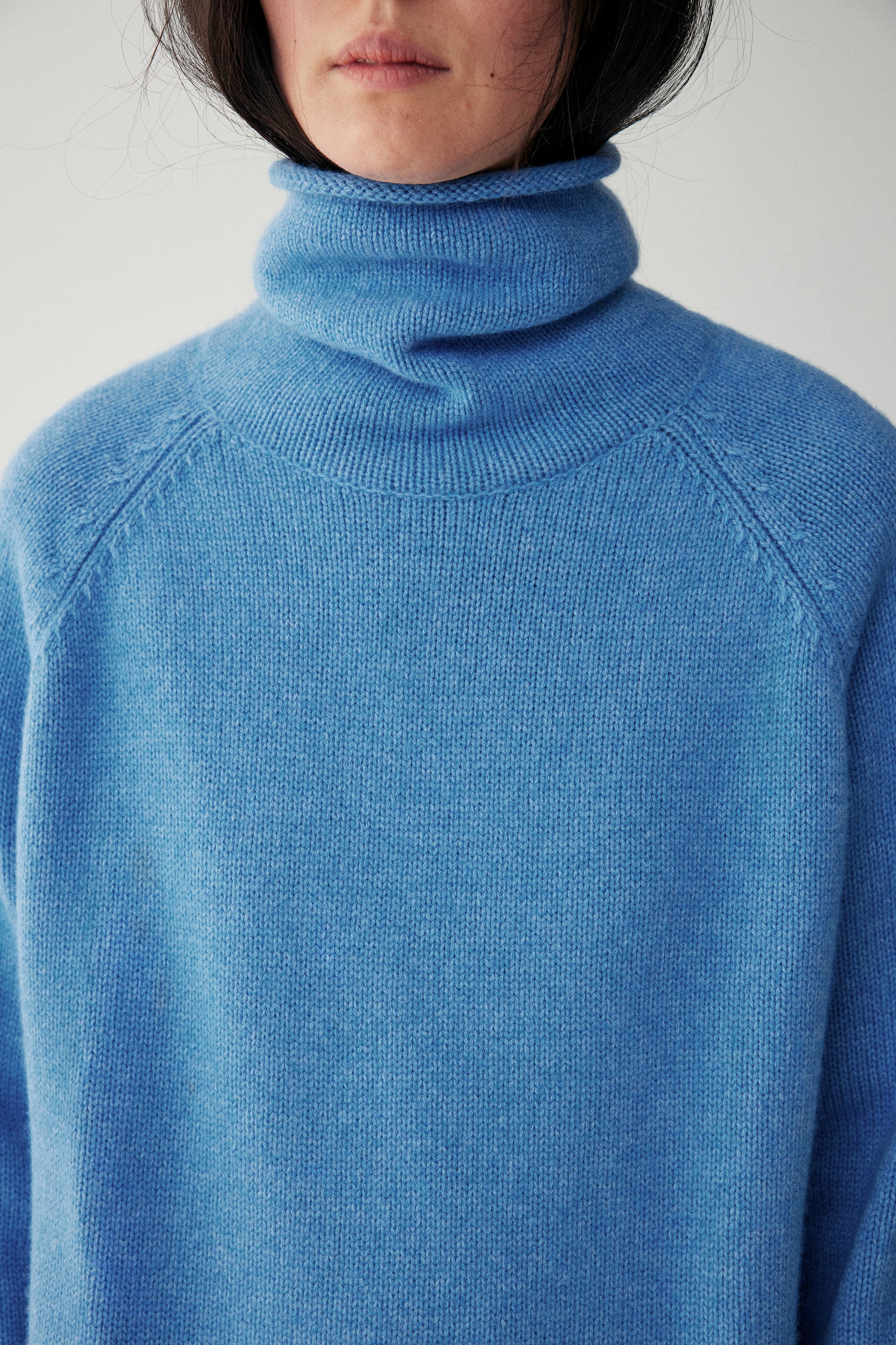 Cashmere Turtle-neck Jumper - Image 9