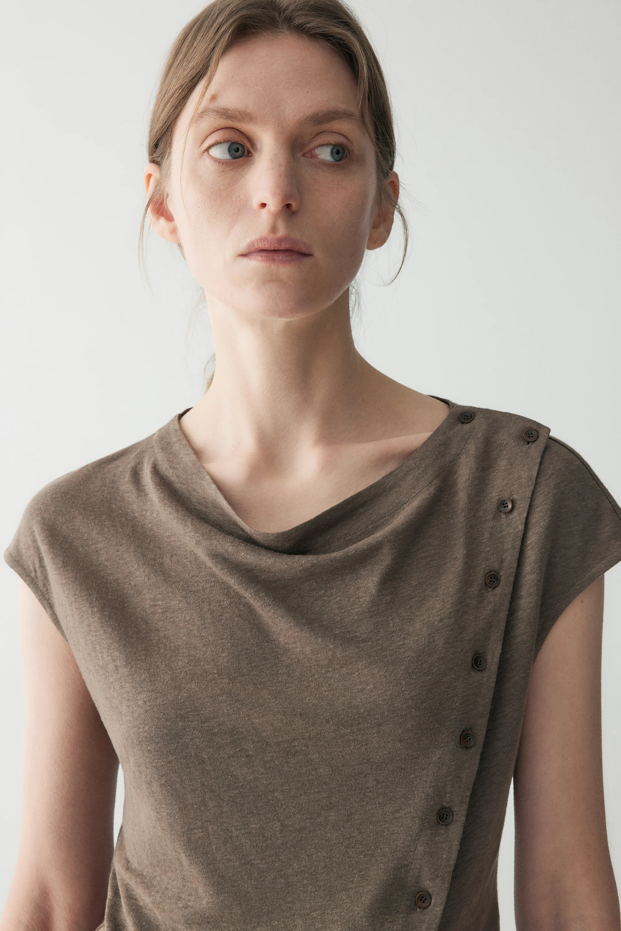 Chinese-inspired Linen T-shirt - Image 10