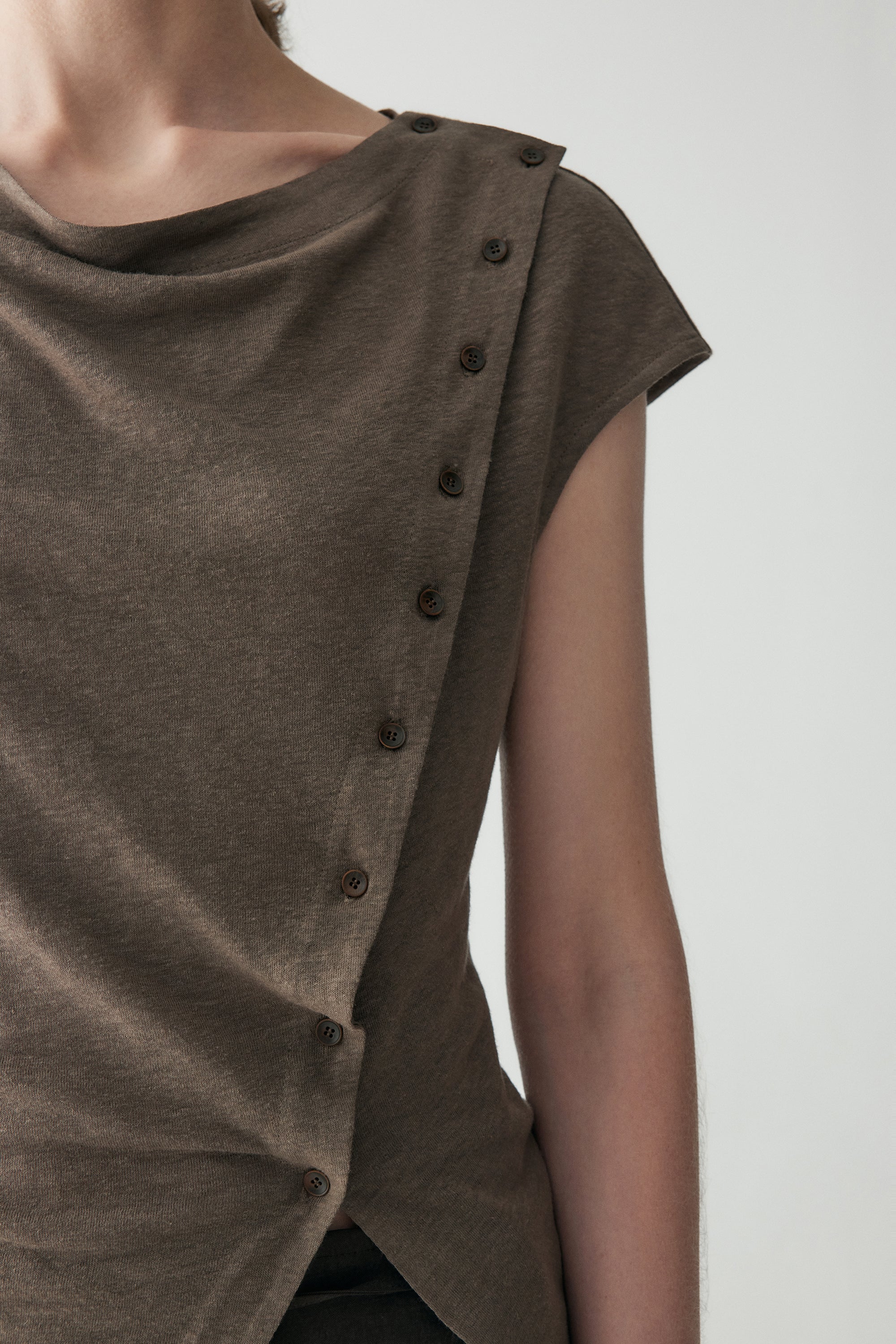 Chinese-inspired Linen T-shirt - Image 11
