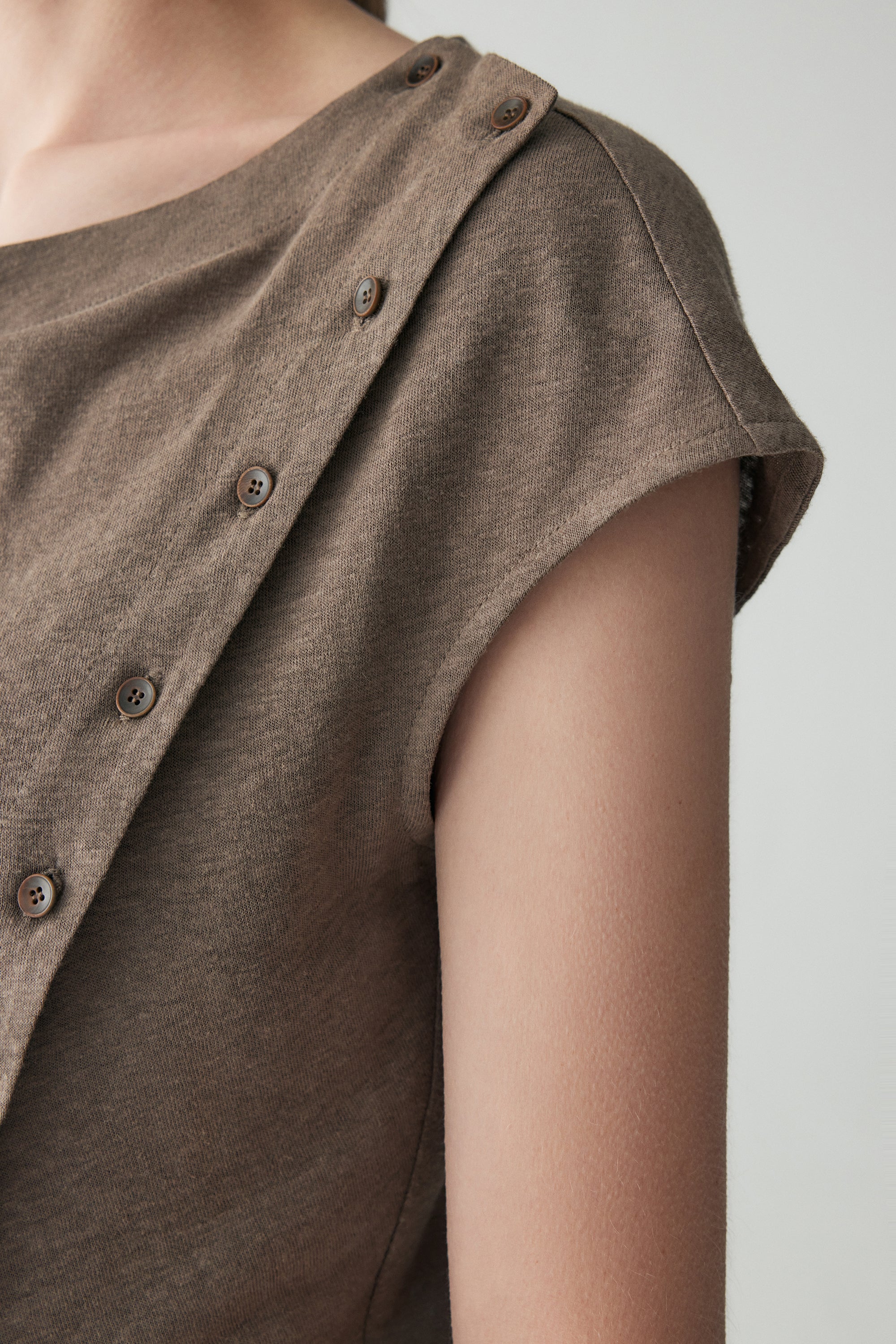 Chinese-inspired Linen T-shirt - Image 13