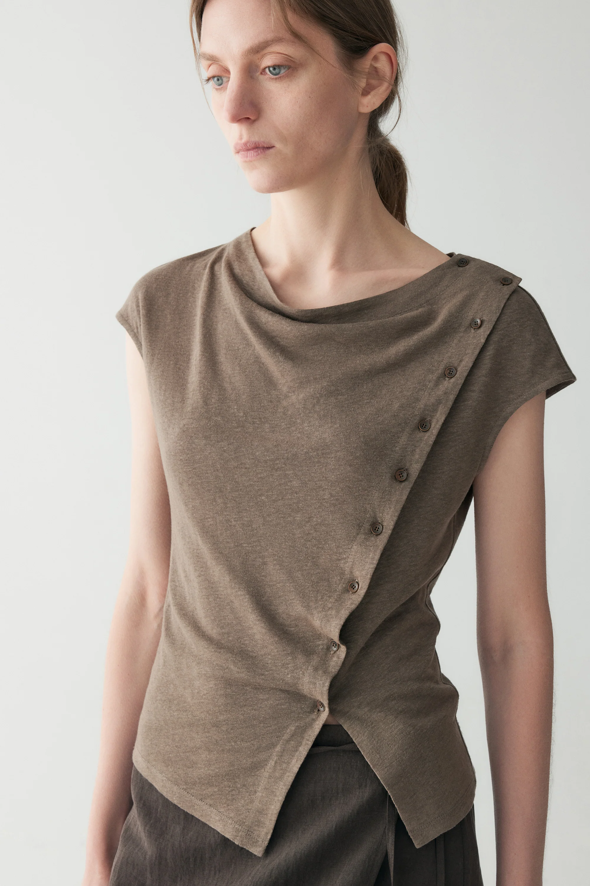 Chinese-inspired Linen T-shirt - Image 8