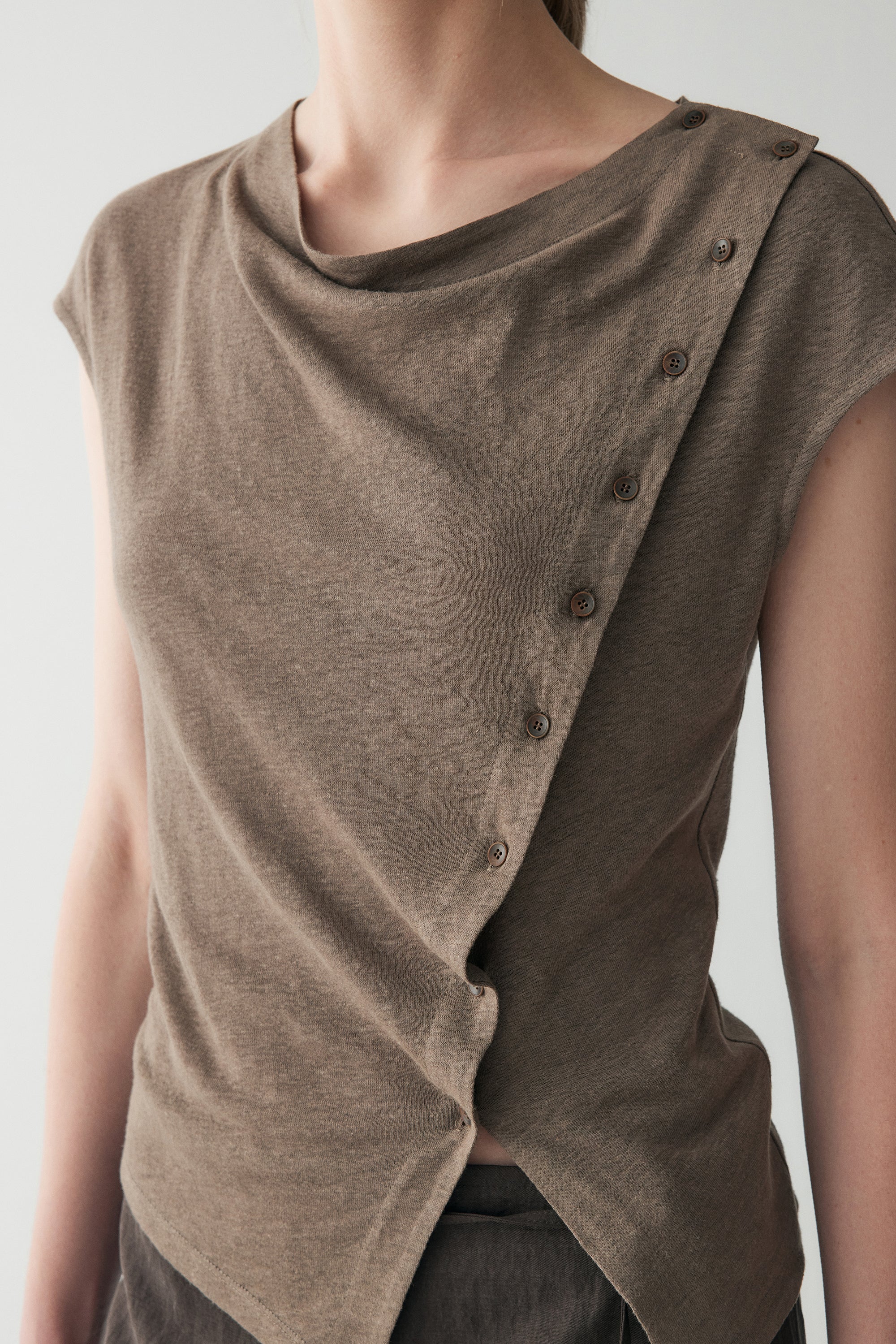 Chinese-inspired Linen T-shirt - Image 9