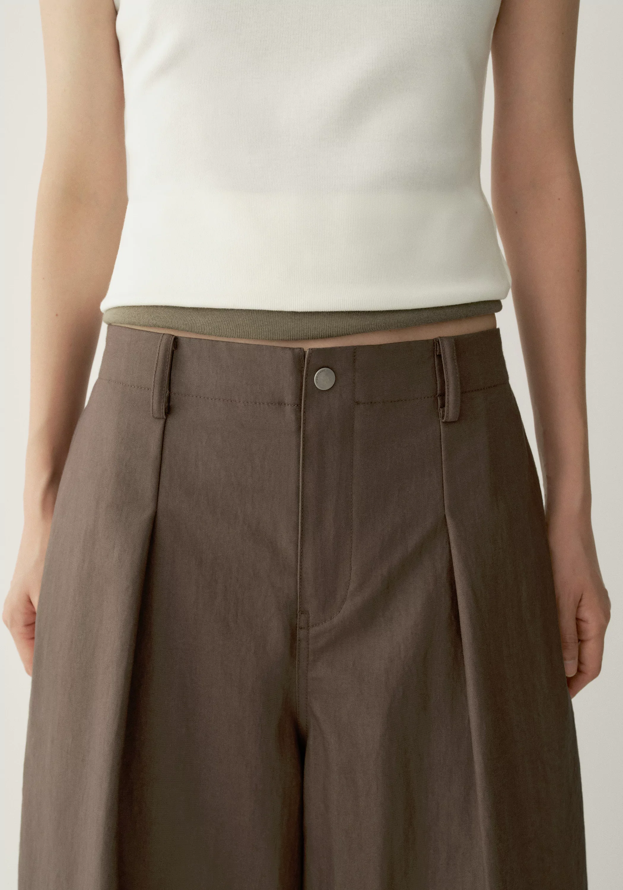 Coated Cropped Pants - Image 8