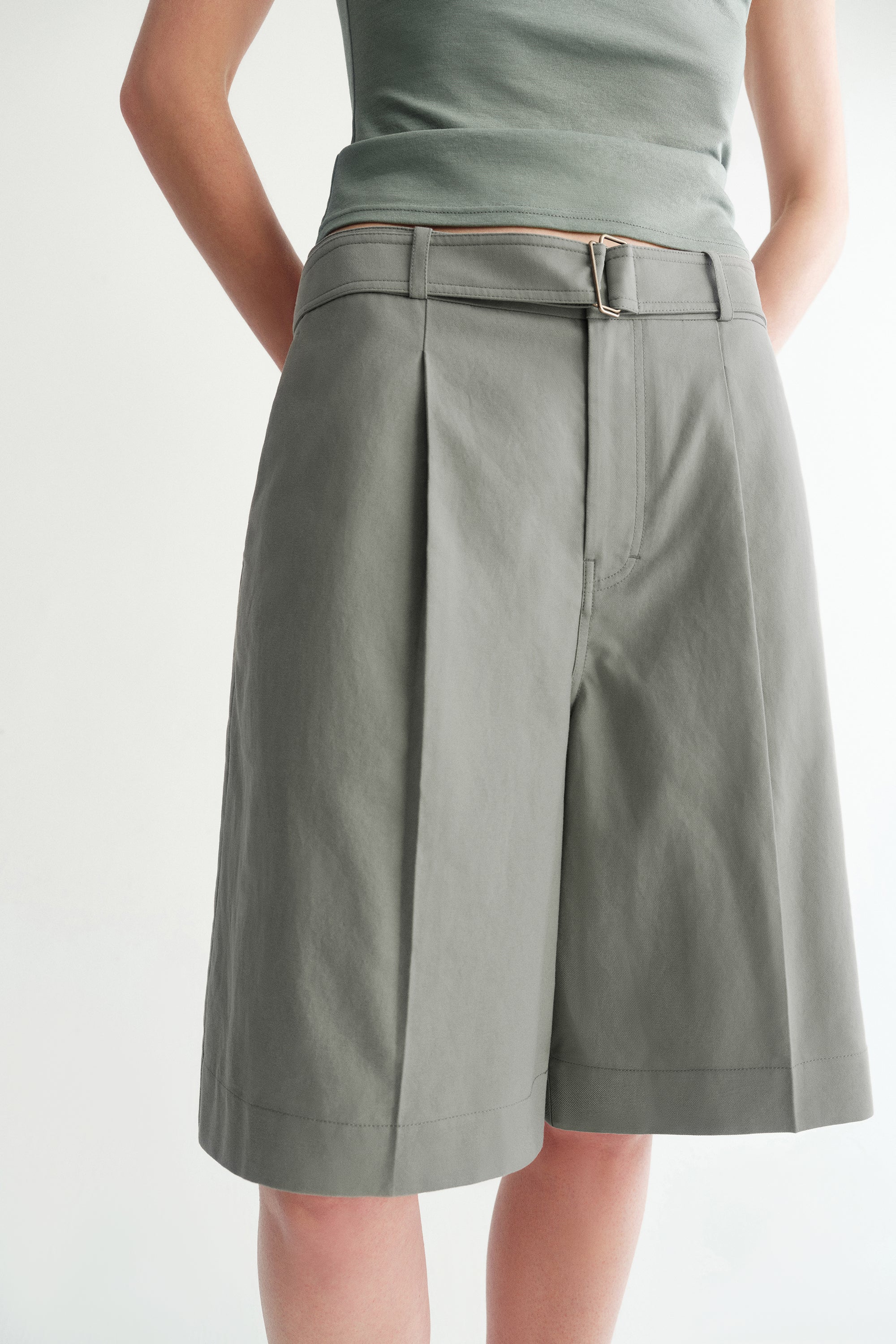 Cotton A-line Pleated Shorts - Image 9