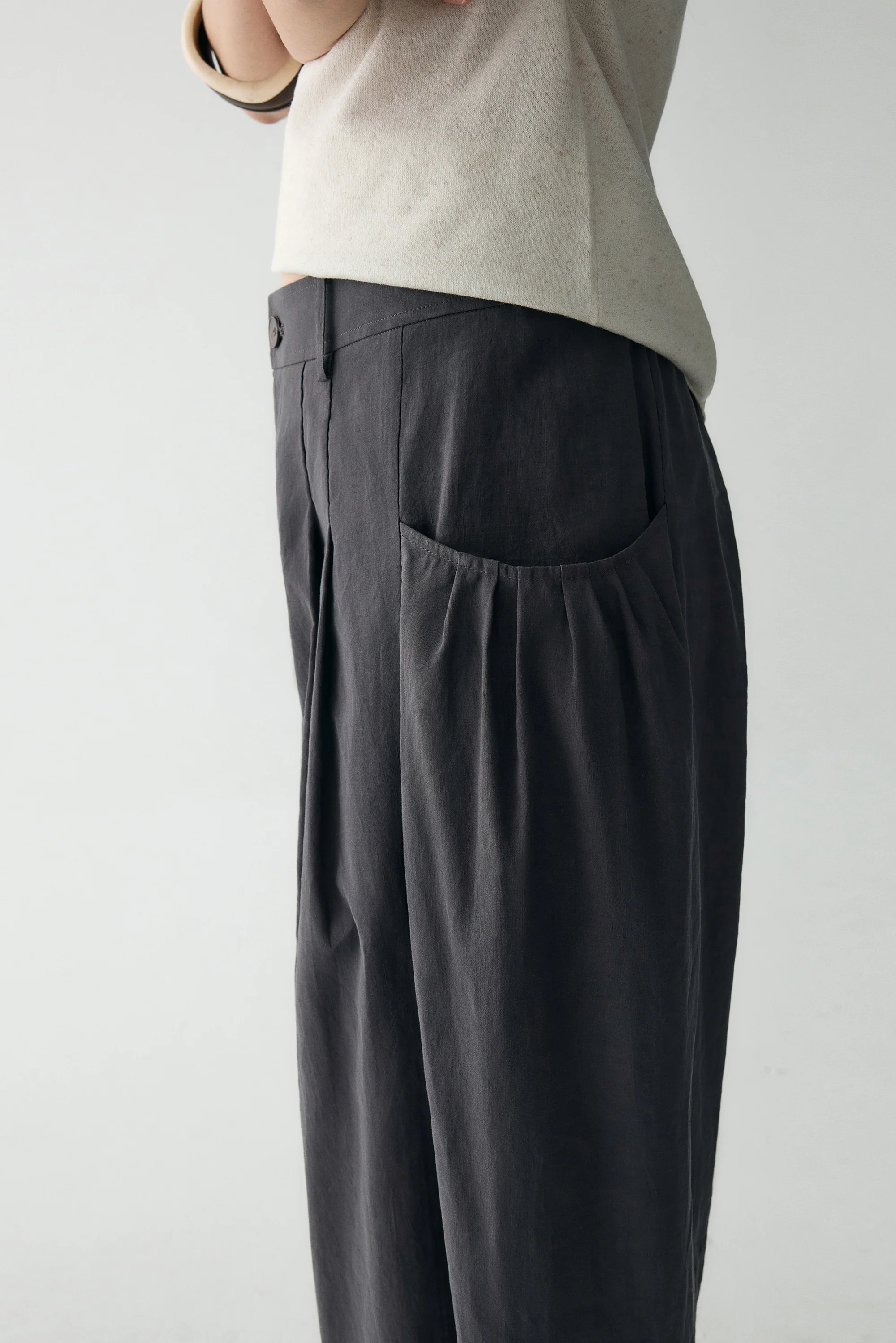 Cotton-linen Pleated Pants - Image 11