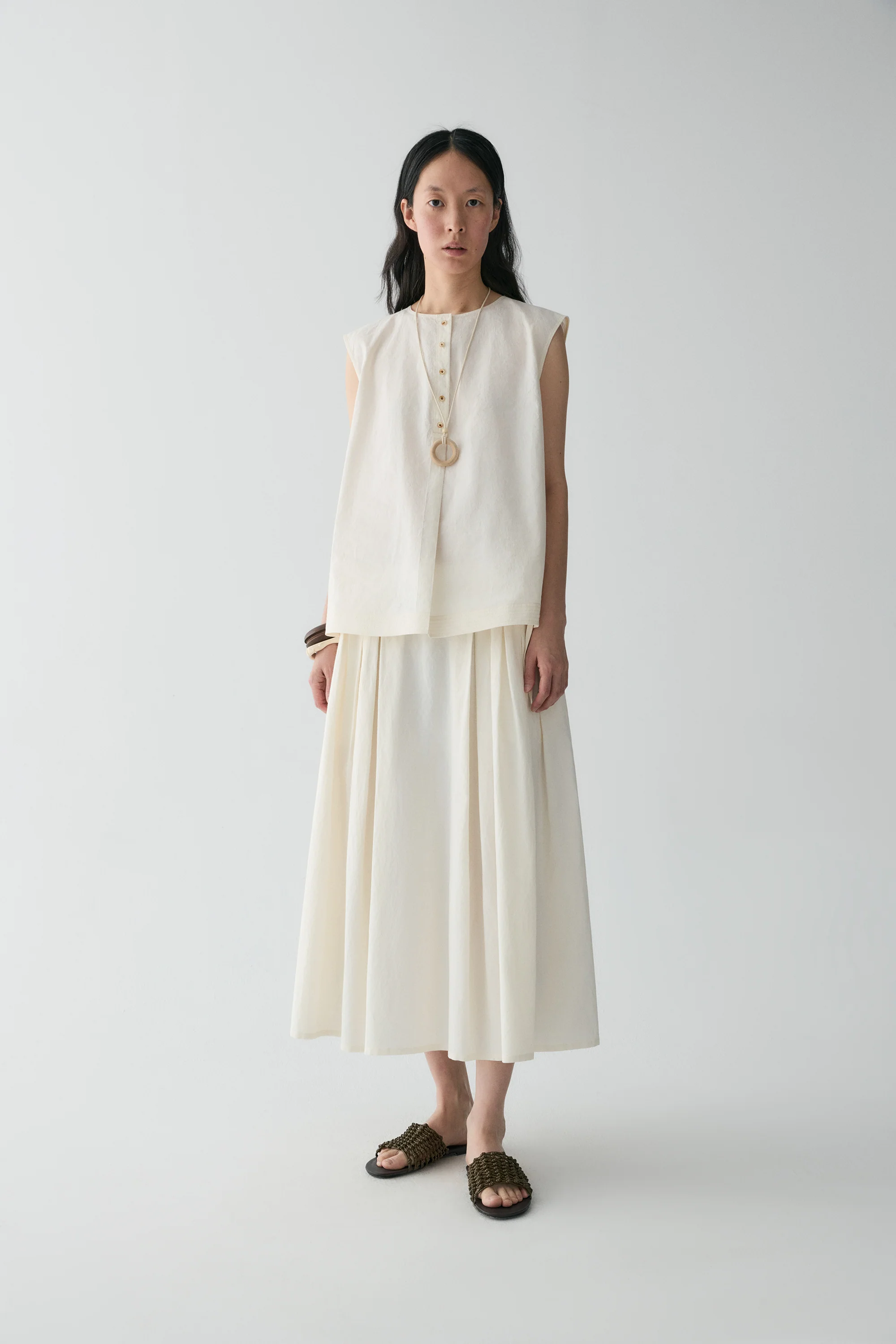Cotton-linen Sleeveless Blouse - Image 19