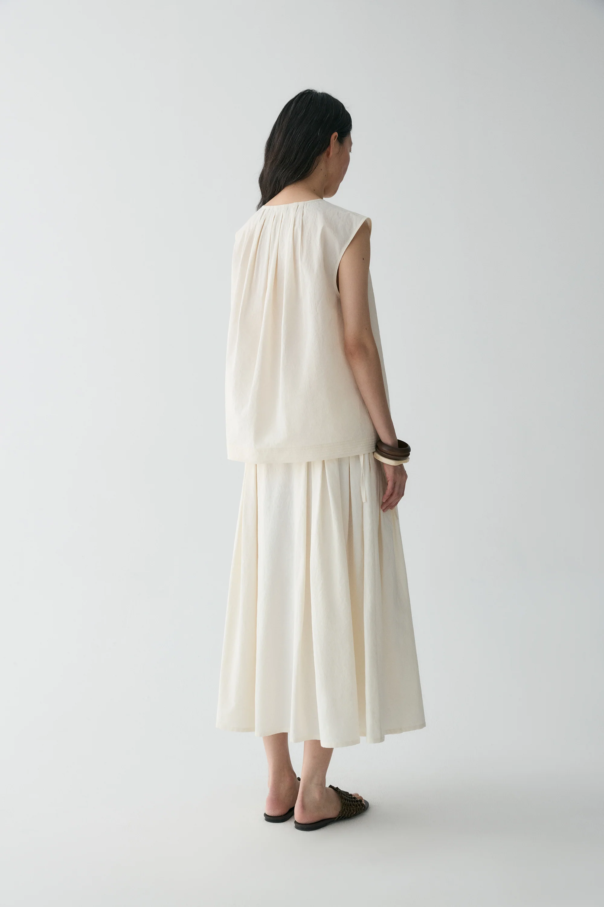 Cotton-linen Sleeveless Blouse - Image 21