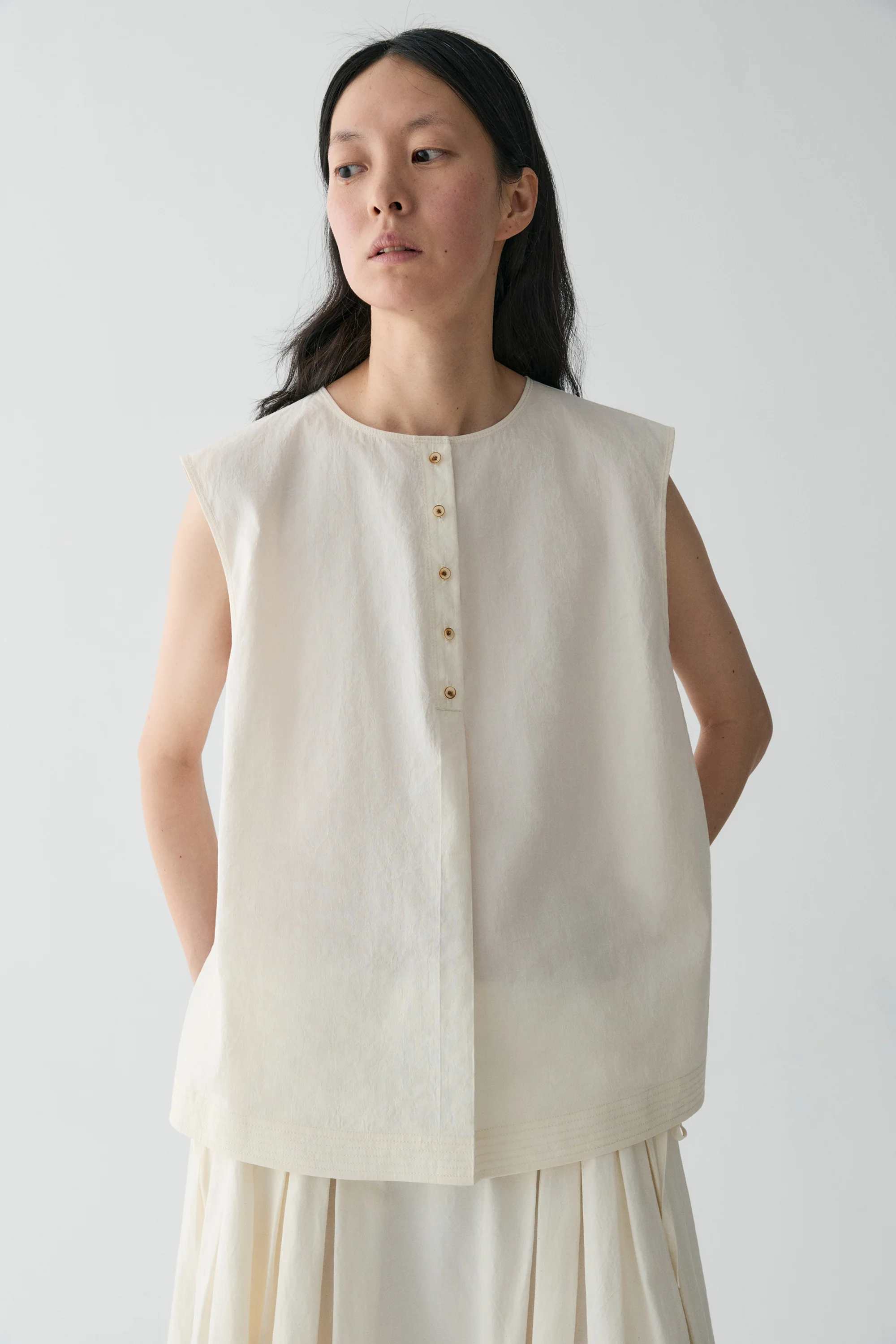 Cotton-linen Sleeveless Blouse - Image 22
