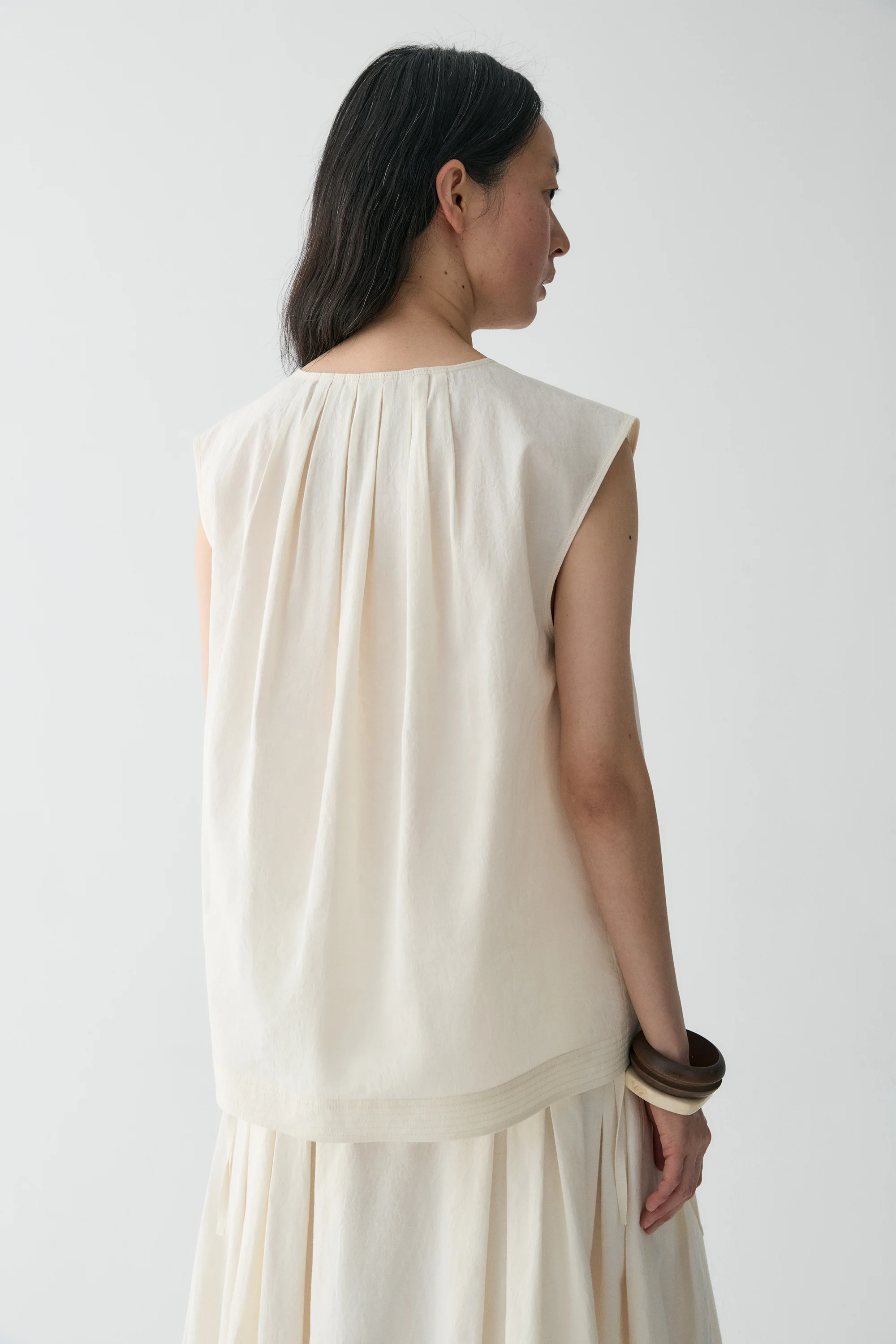 Cotton-linen Sleeveless Blouse - Image 23