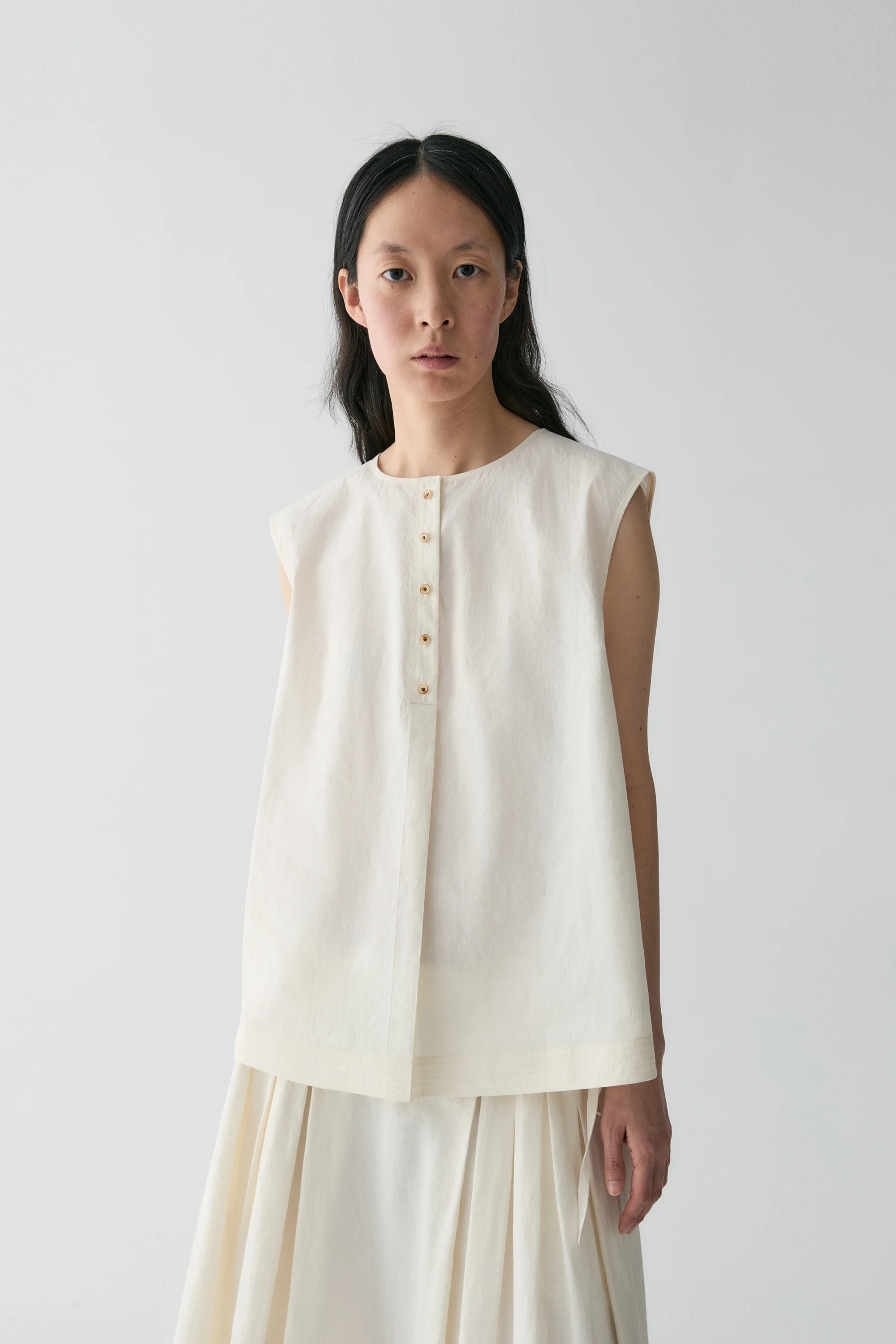 Cotton-linen Sleeveless Blouse - Image 3