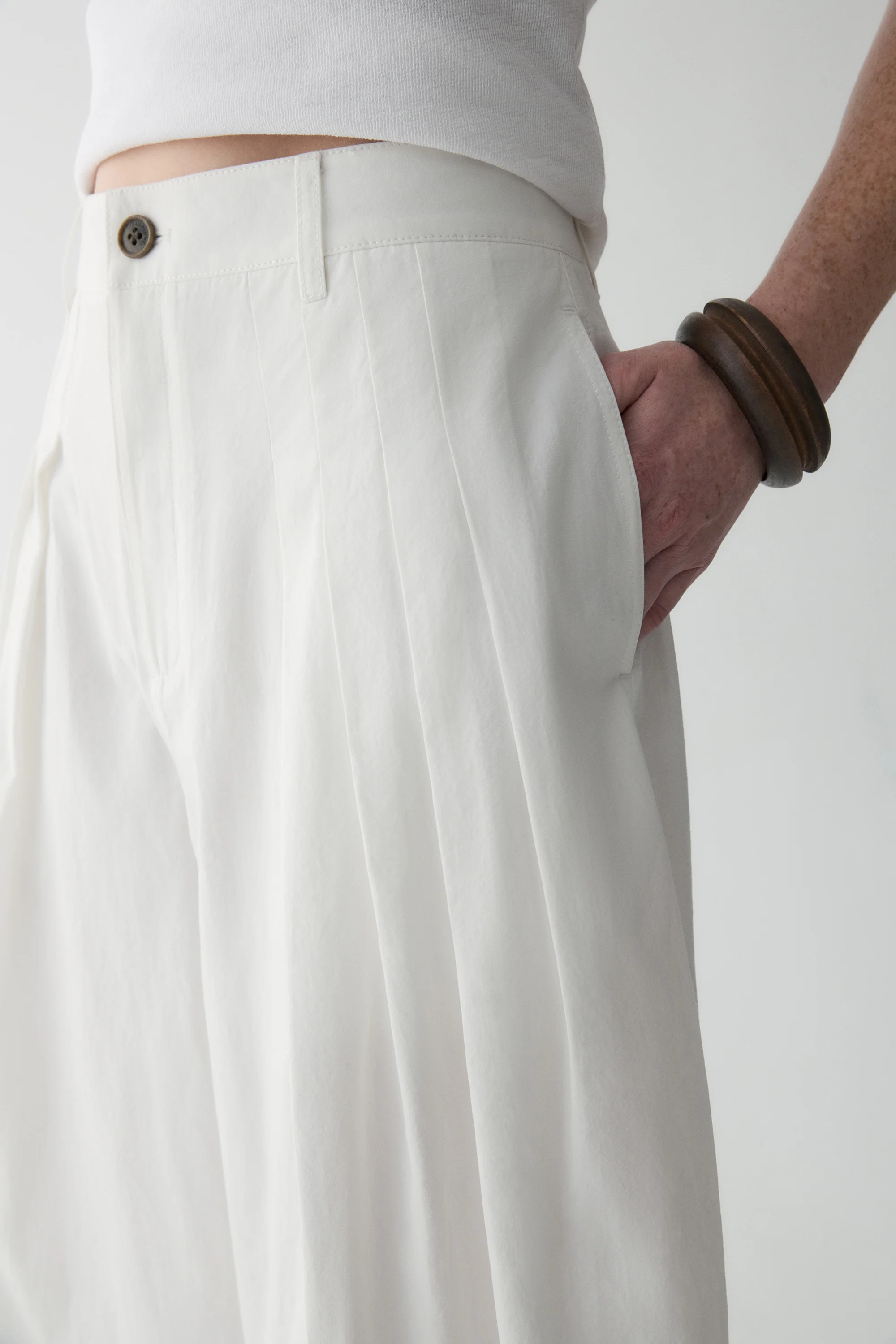 Cotton Pleated Curved Pants - Image 10