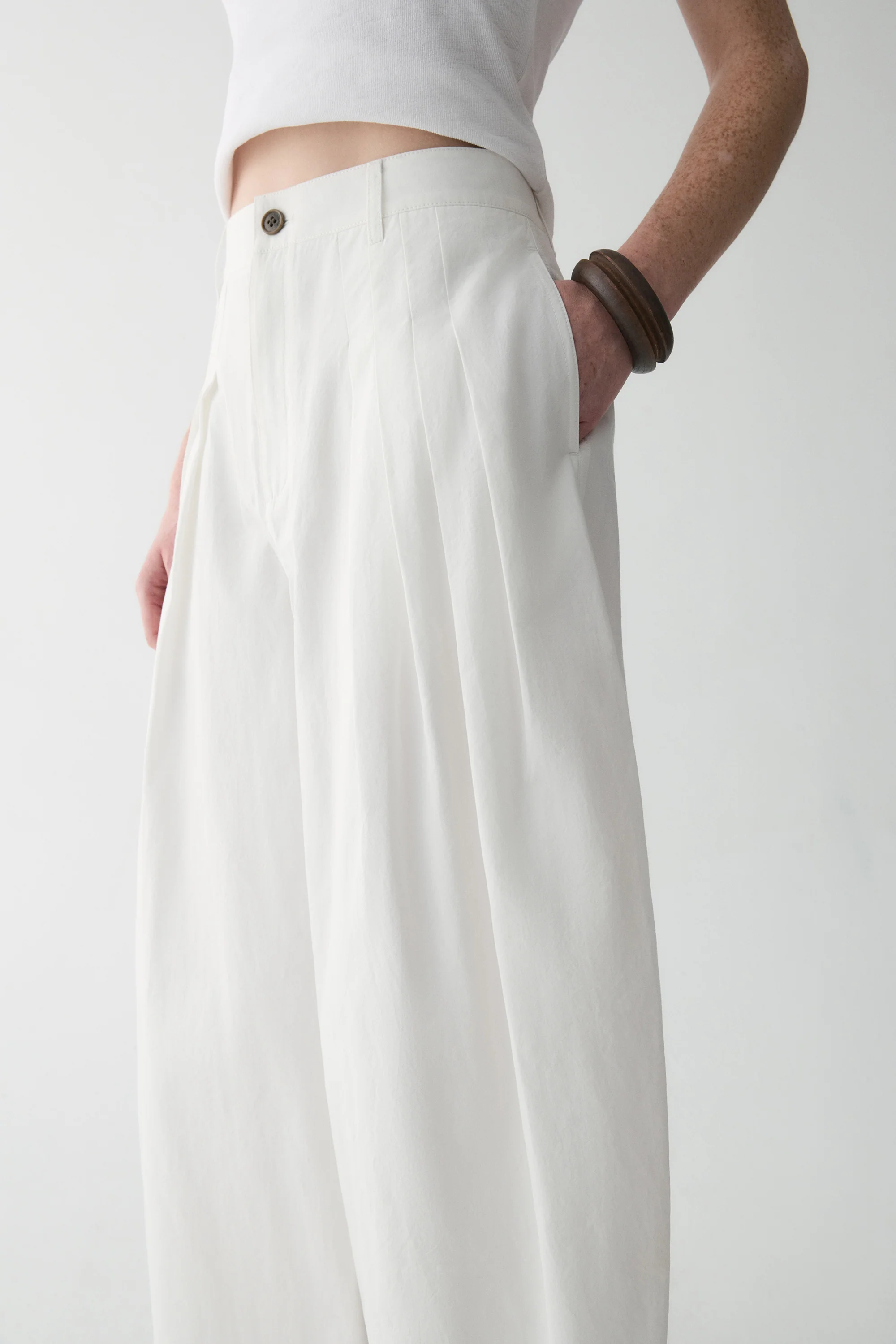 Cotton Pleated Curved Pants - Image 12