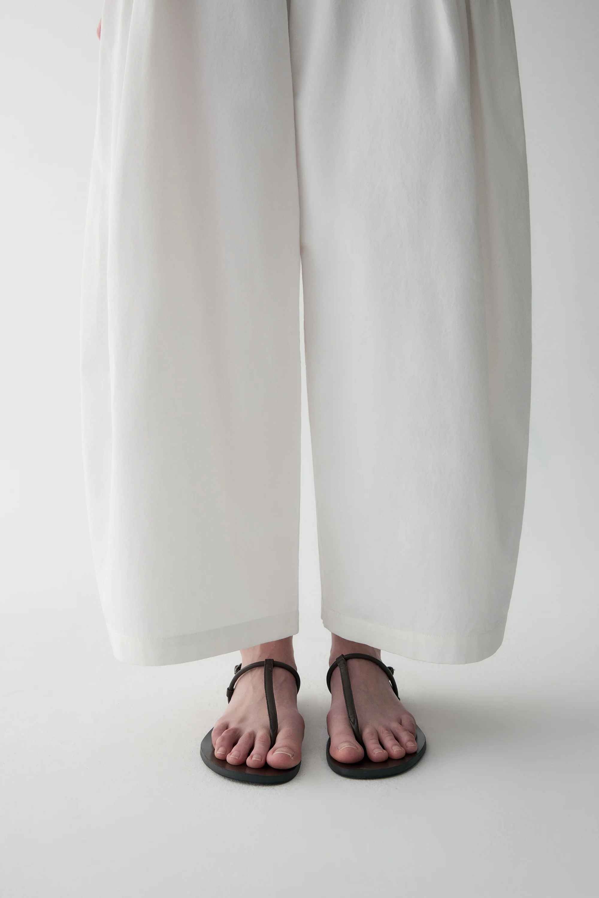 Cotton Pleated Curved Pants - Image 14