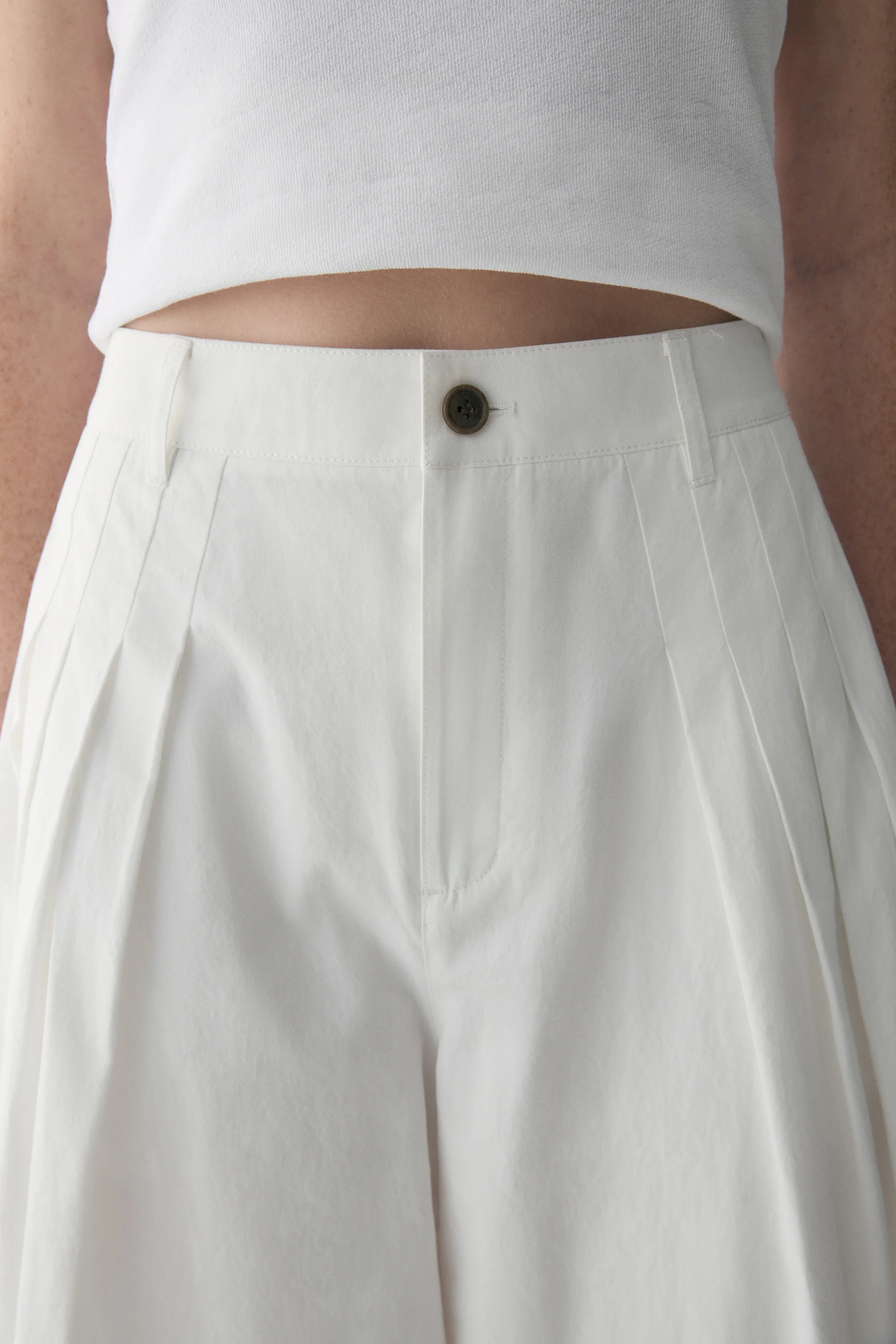 Cotton Pleated Curved Pants - Image 9