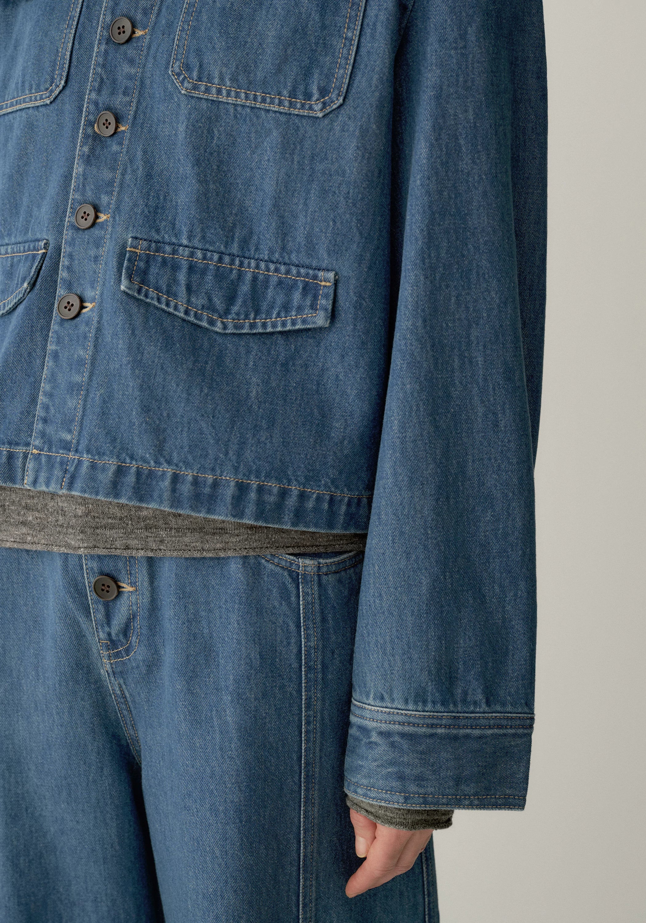 Cropped Denim Jacket - Image 11