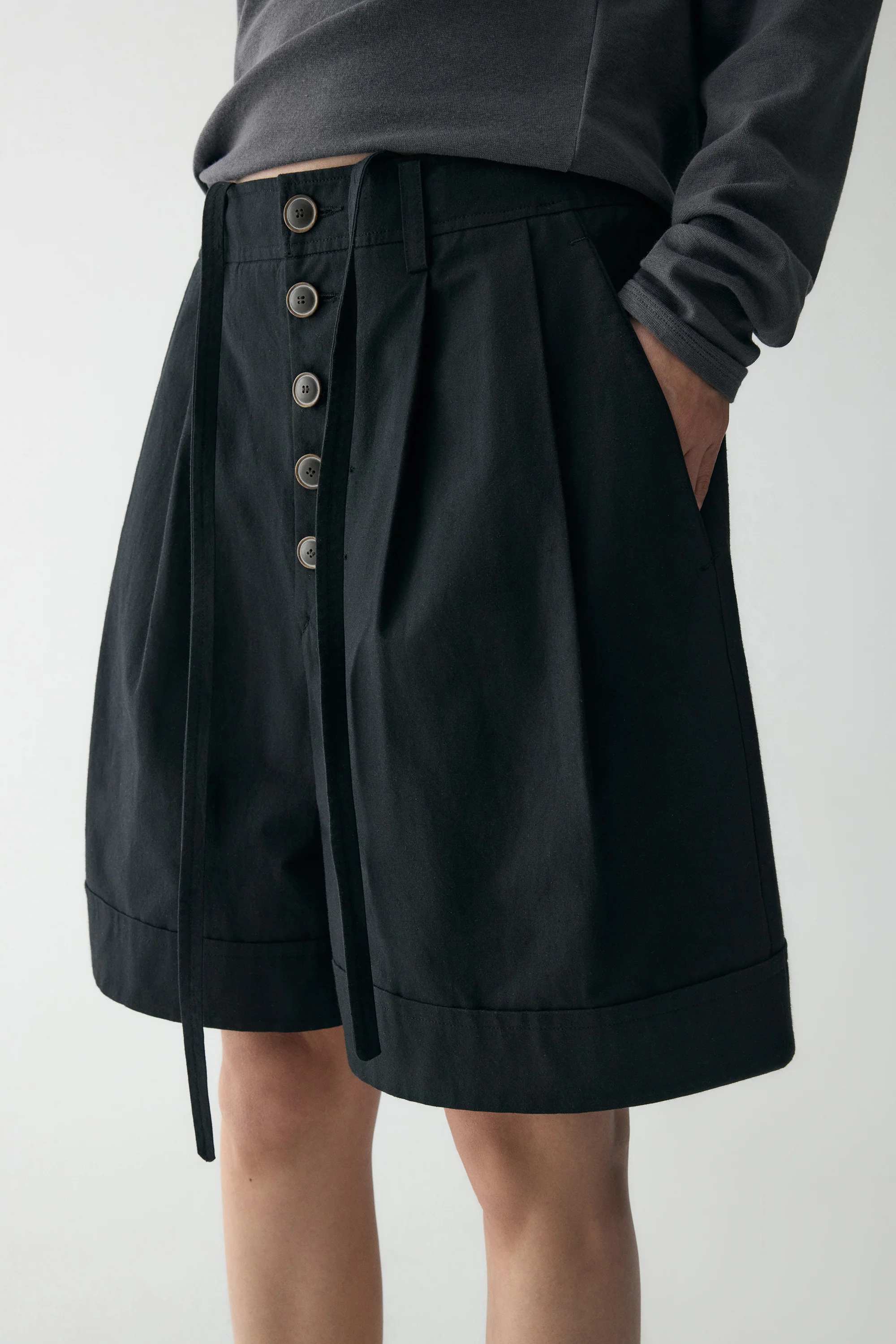 Curved Loose Shorts - Image 15