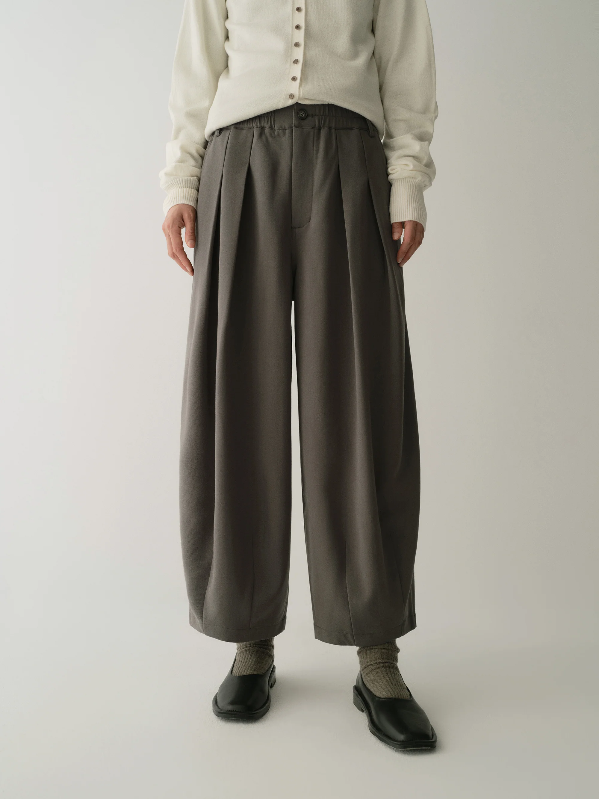 Elastic Cropped Lantern Pants - Image 10