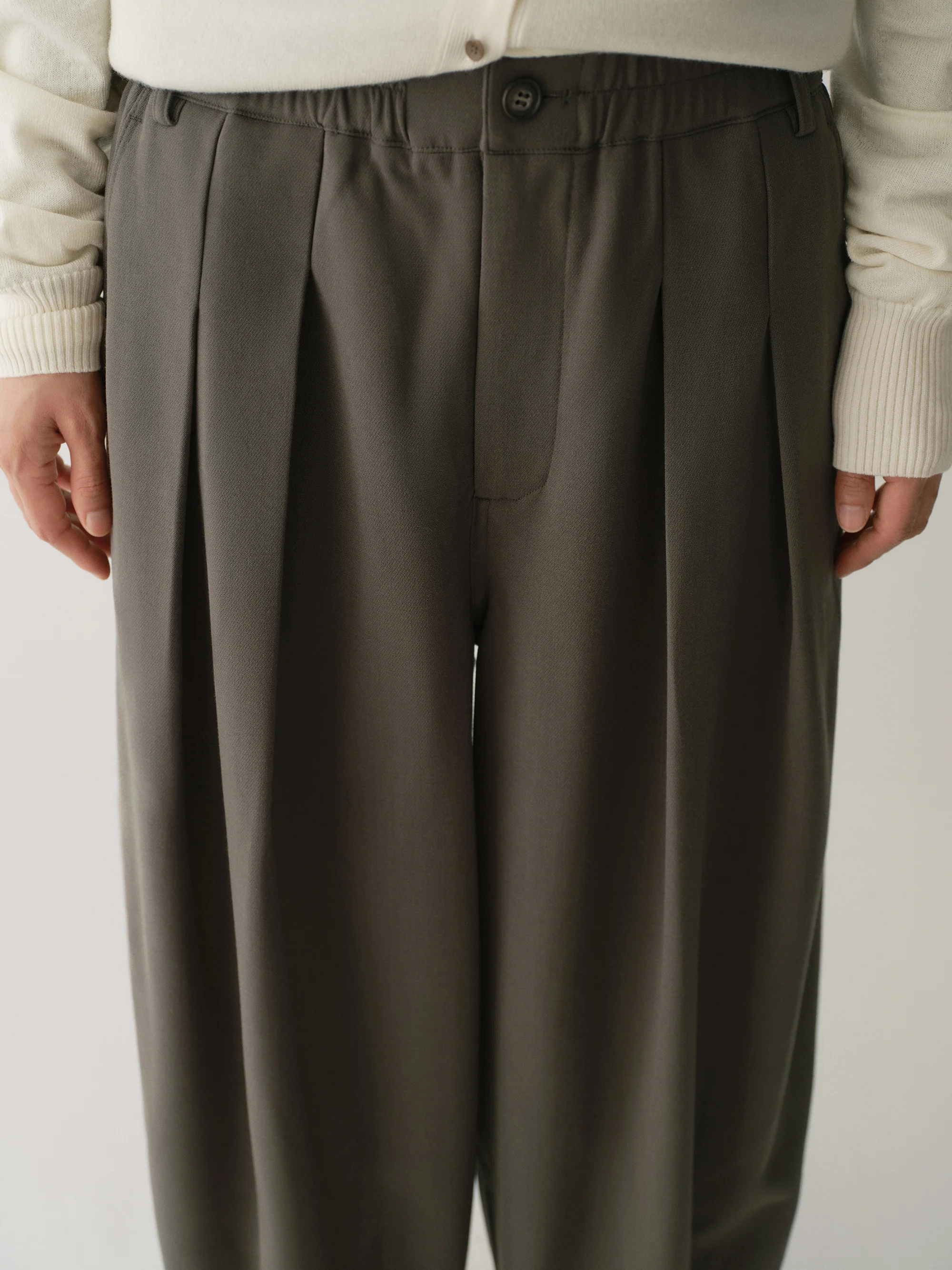 Elastic Cropped Lantern Pants - Image 11