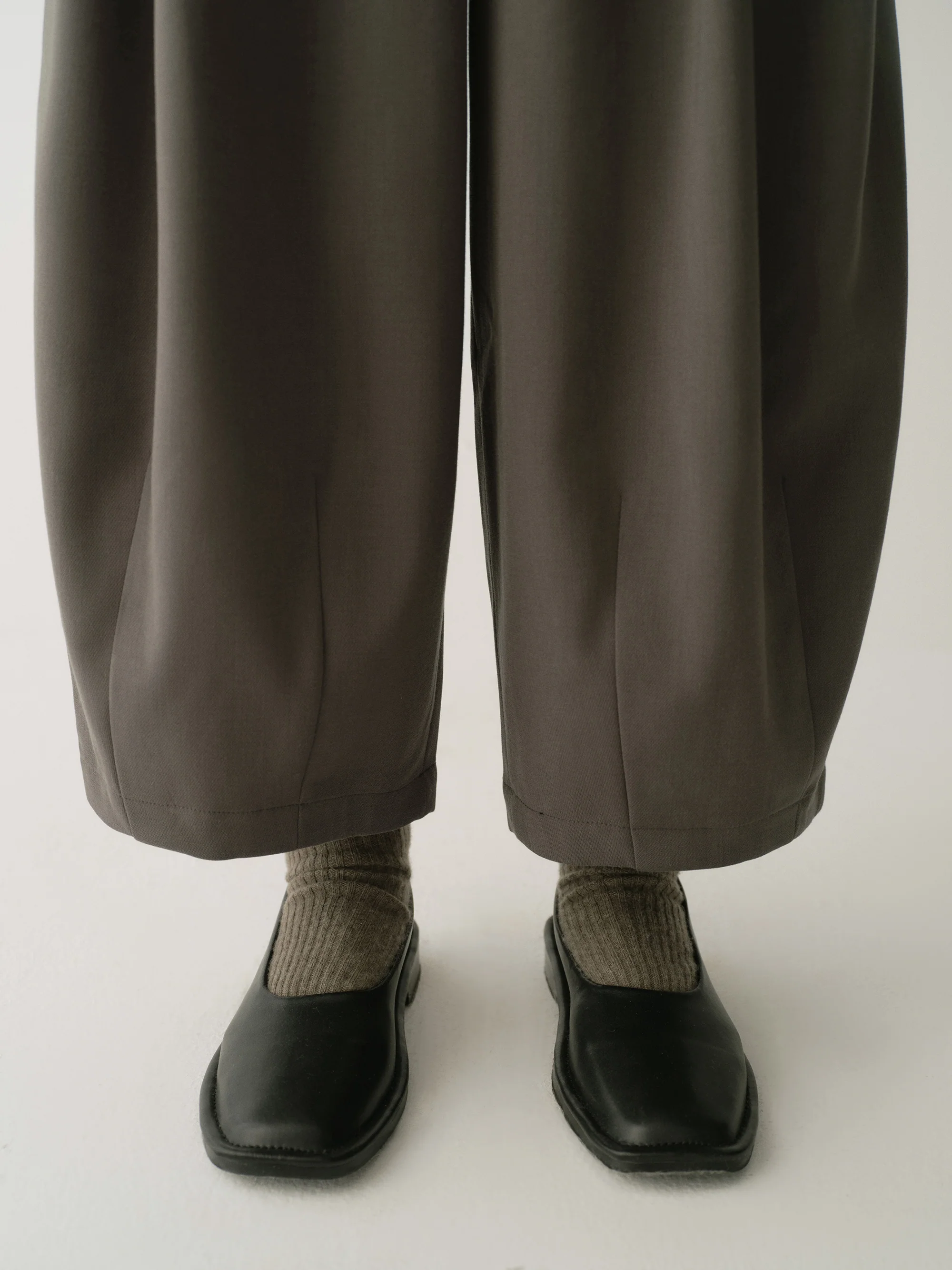 Elastic Cropped Lantern Pants - Image 13