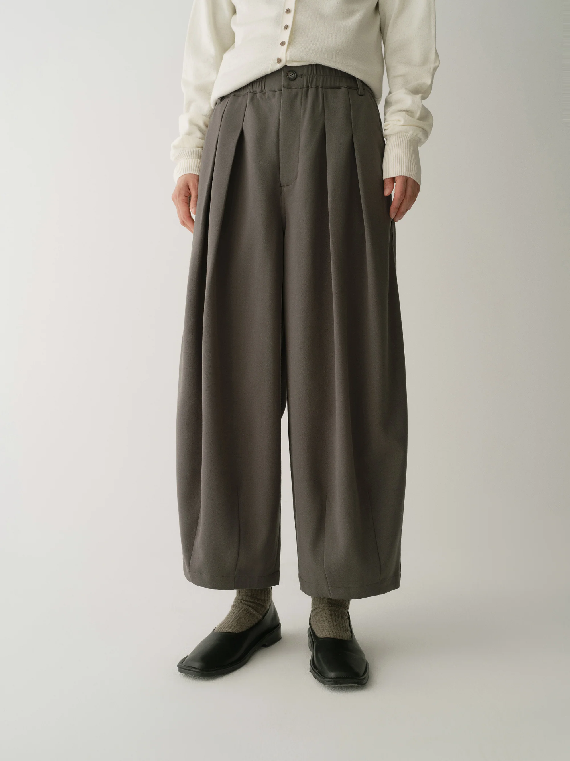 Elastic Cropped Lantern Pants - Image 9