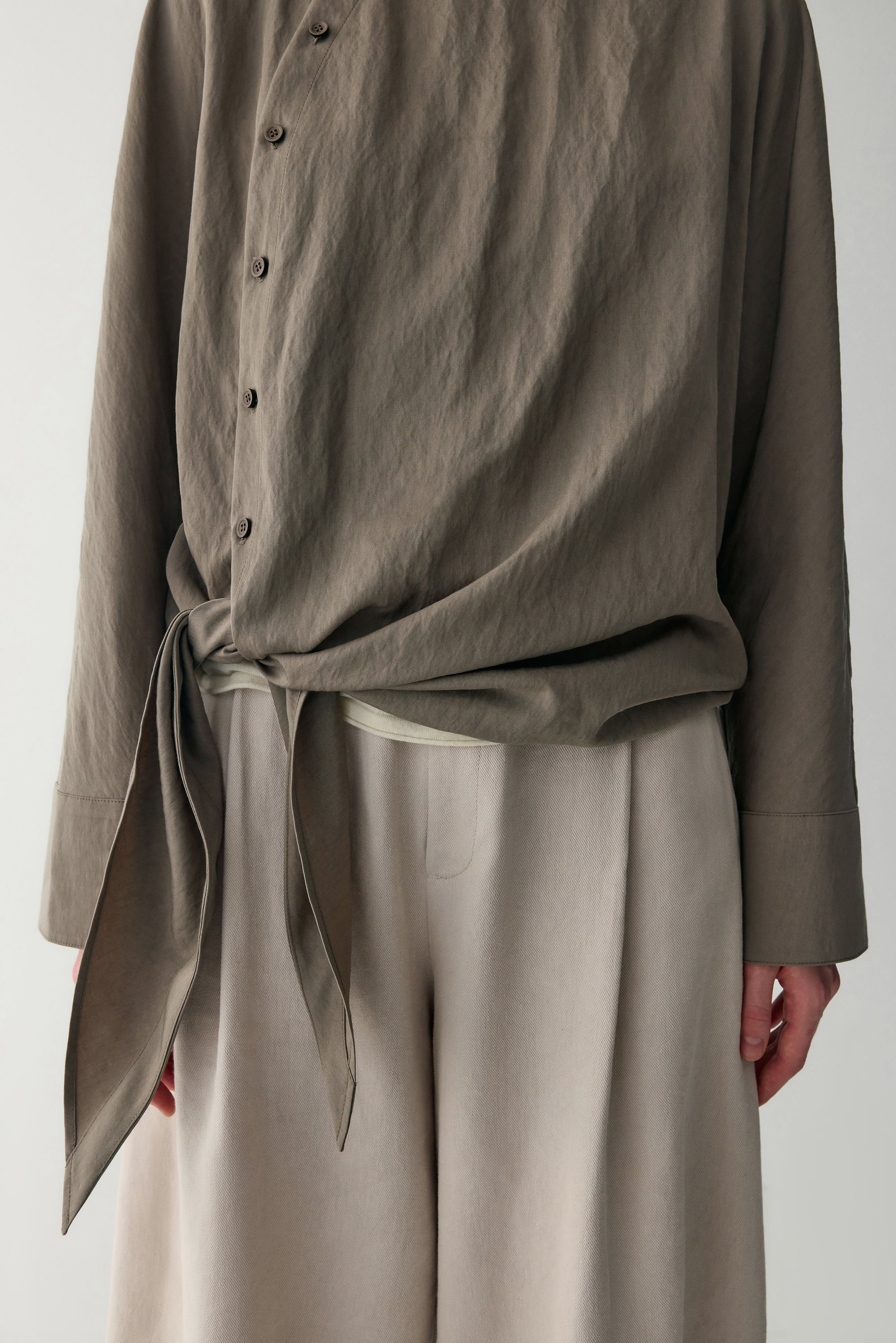 Chinese-inspired knotted Blouse - Image 13