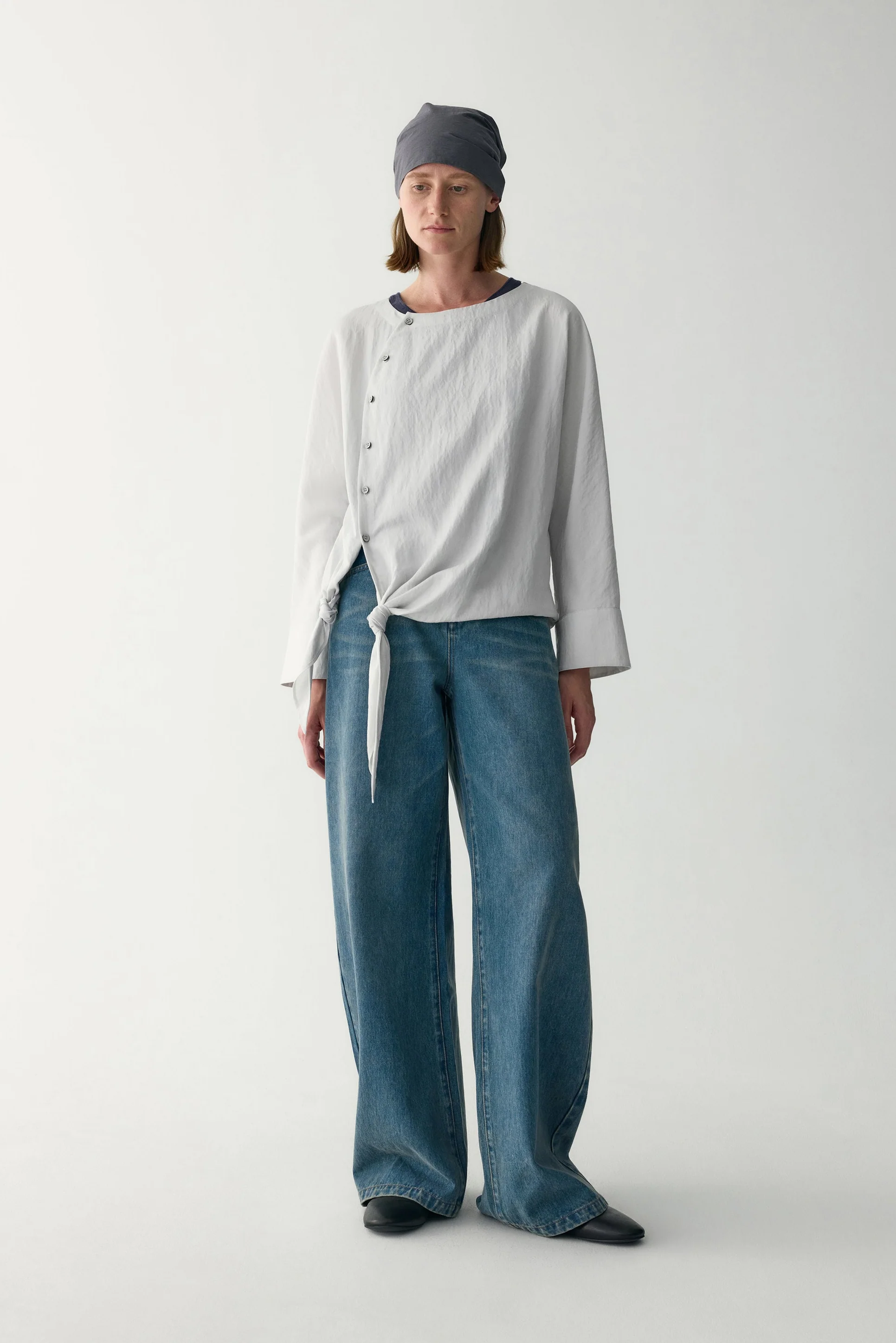 Chinese-inspired knotted Blouse - Image 17