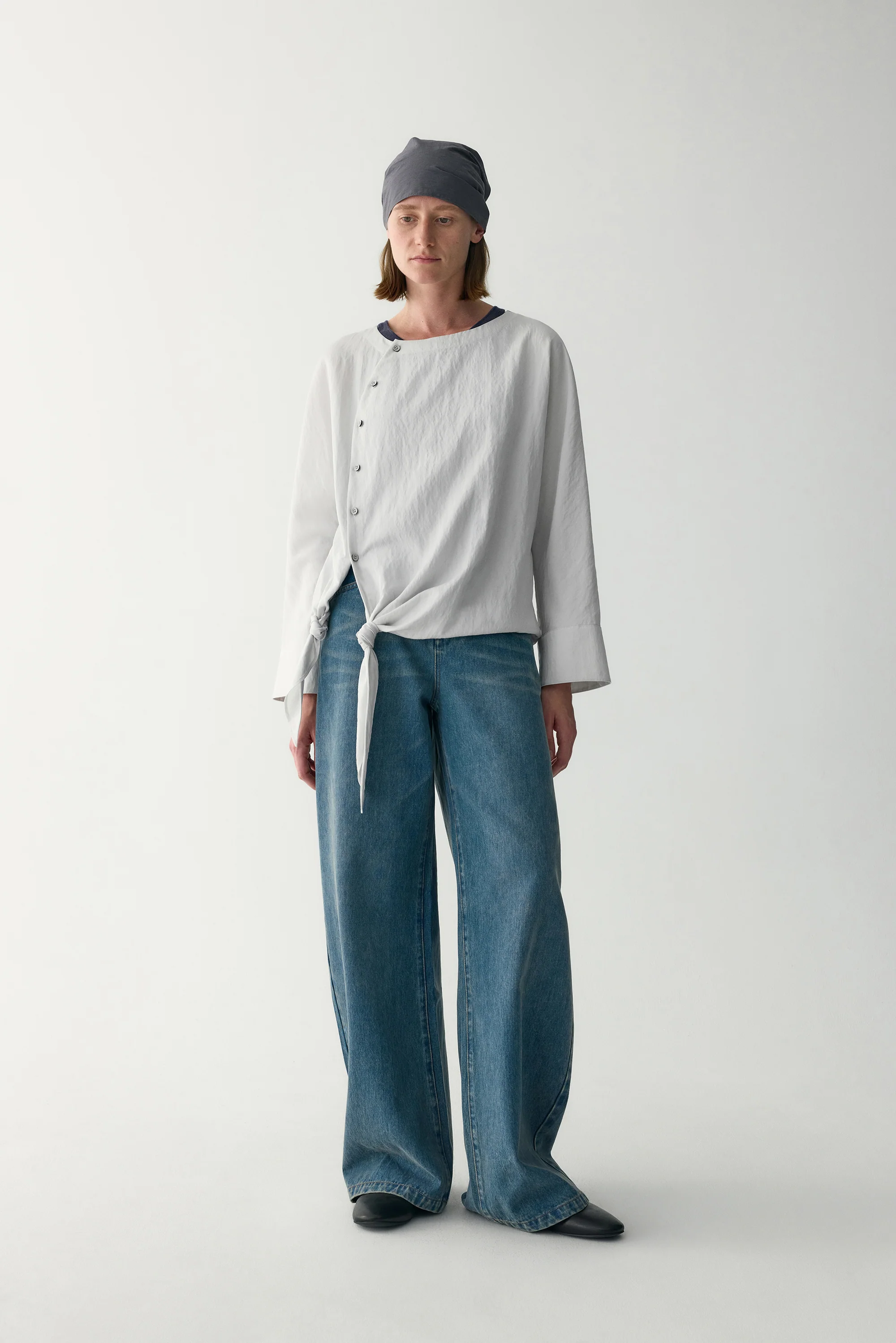 Chinese-inspired knotted Blouse - Image 18