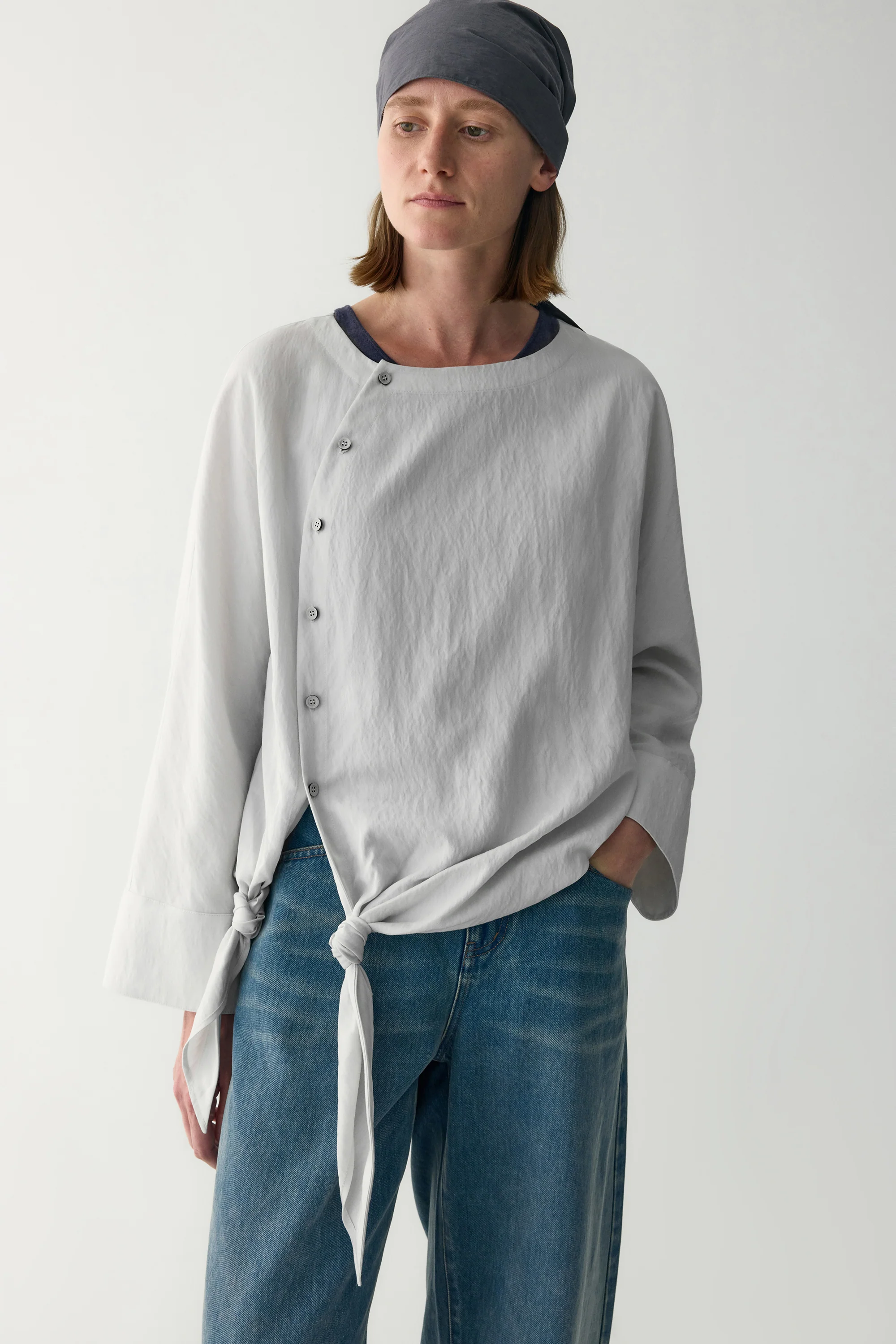 Chinese-inspired knotted Blouse - Image 19