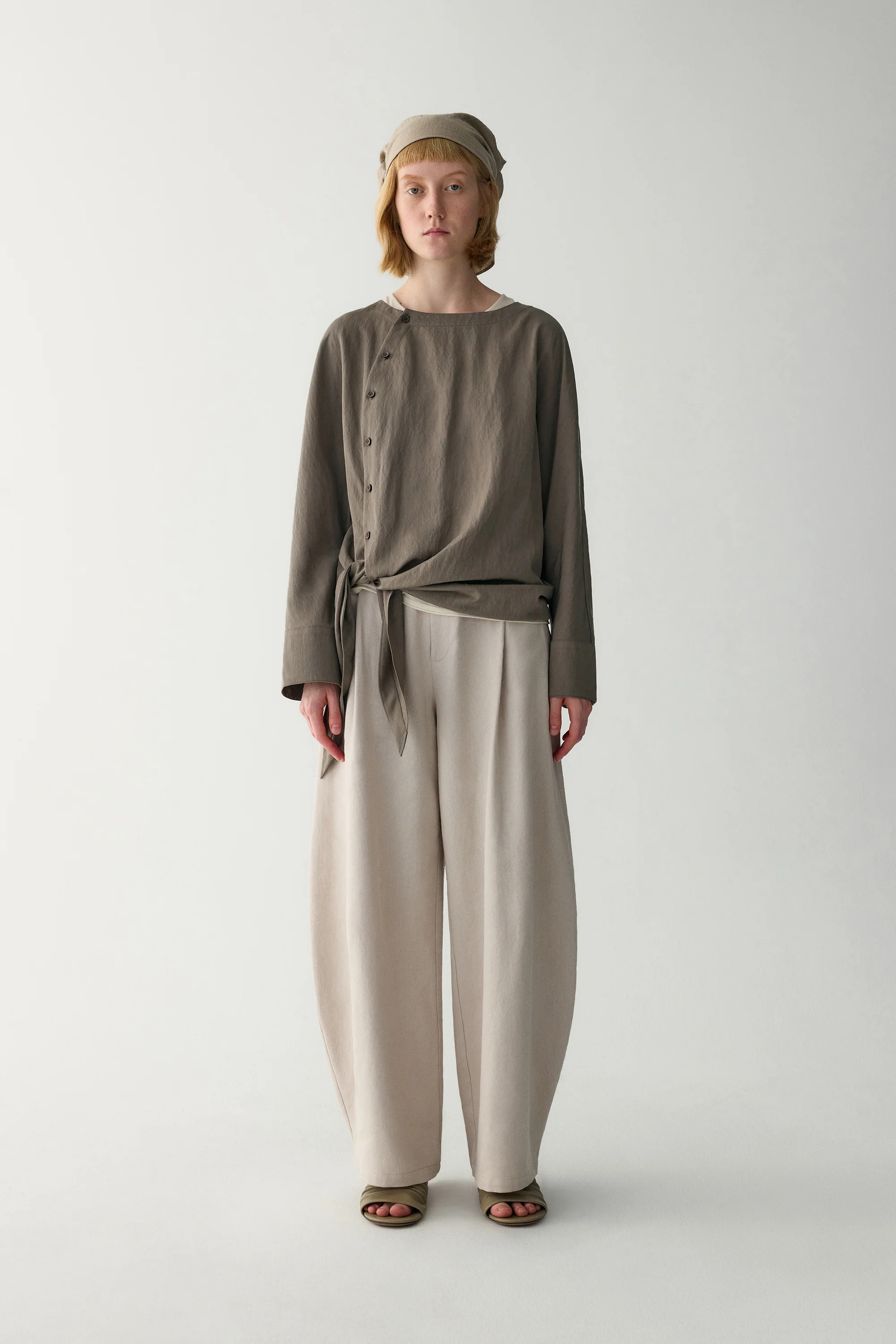 Chinese-inspired knotted Blouse - Image 3