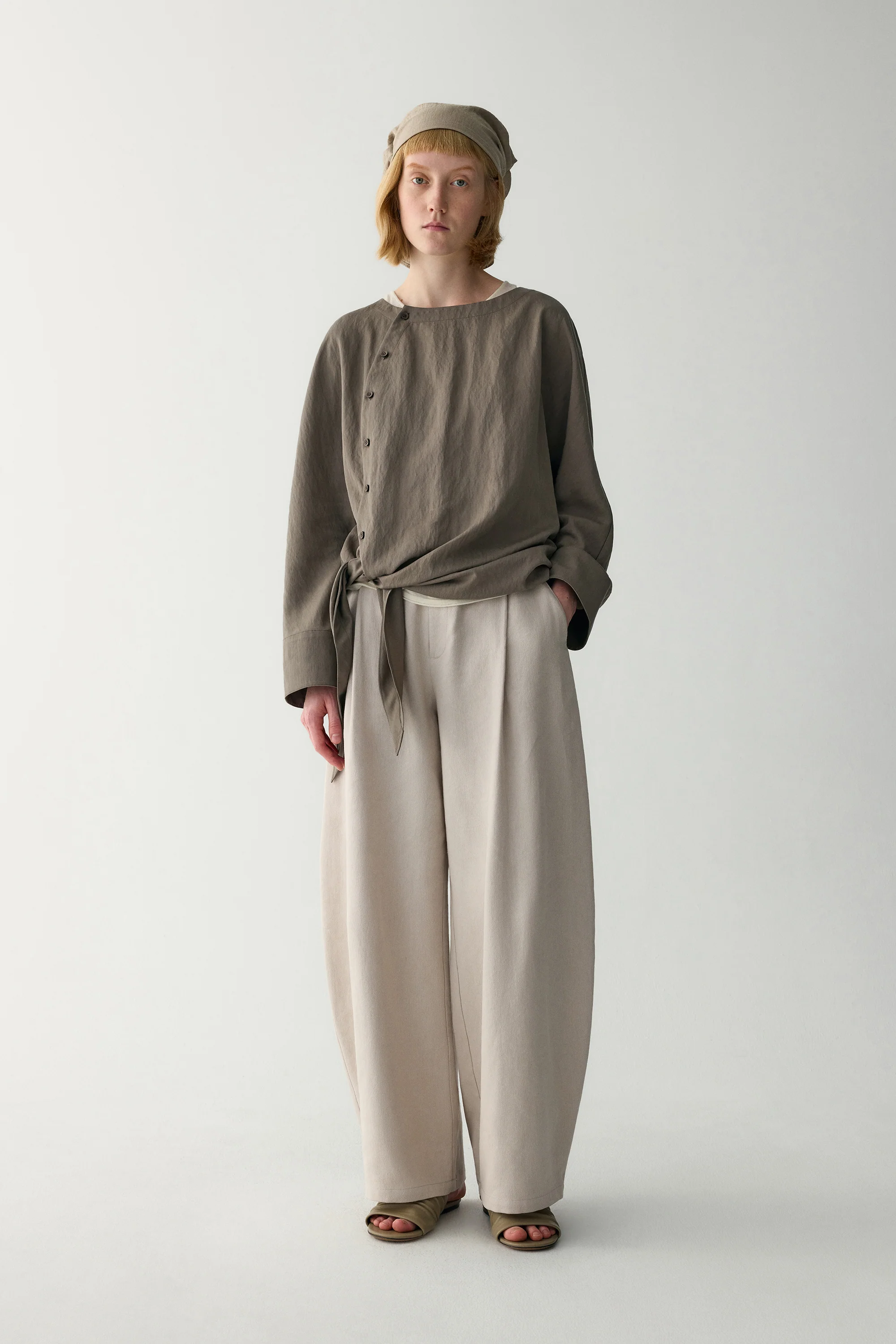 Chinese-inspired knotted Blouse - Image 4