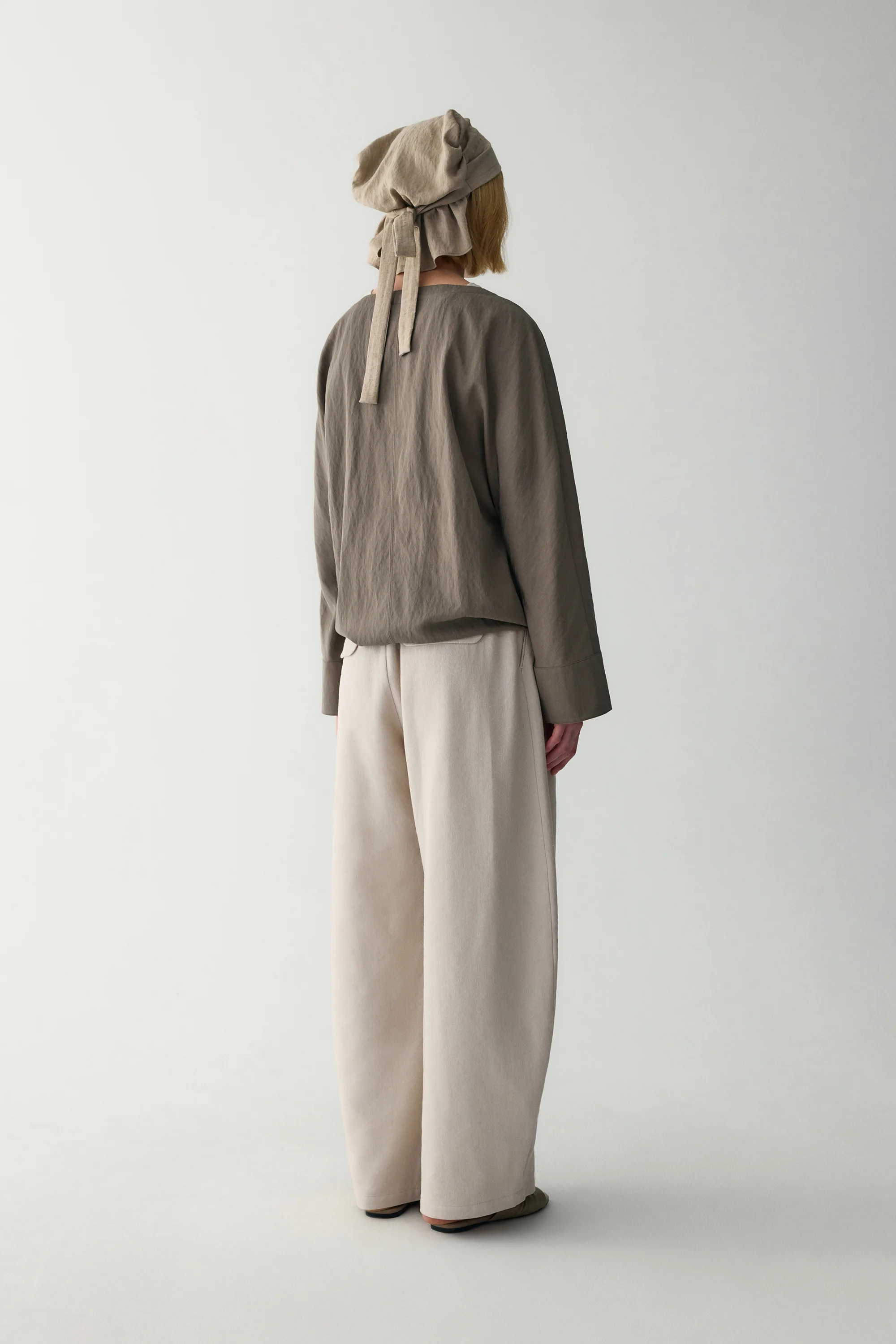 Chinese-inspired knotted Blouse - Image 5