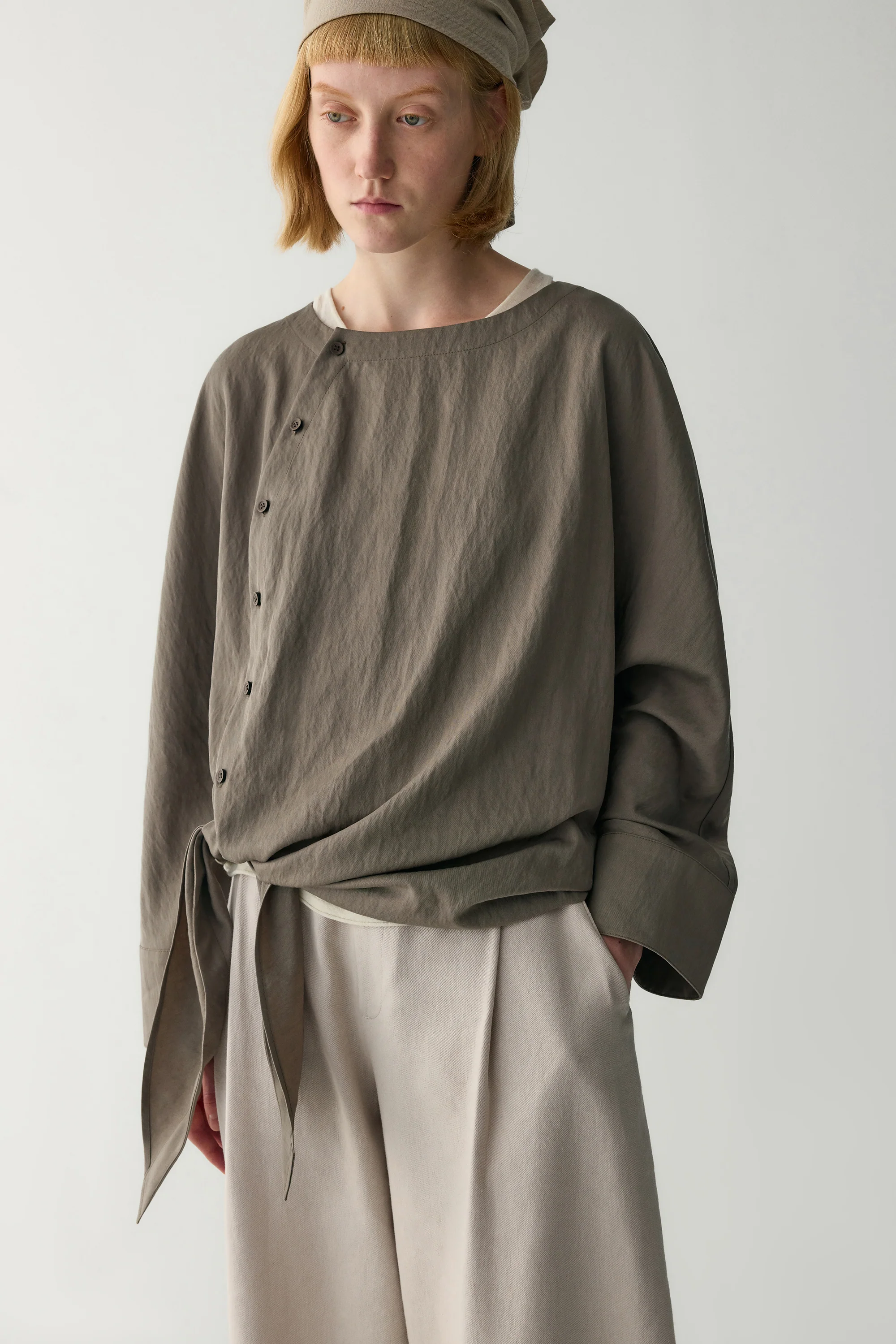 Chinese-inspired knotted Blouse - Image 6