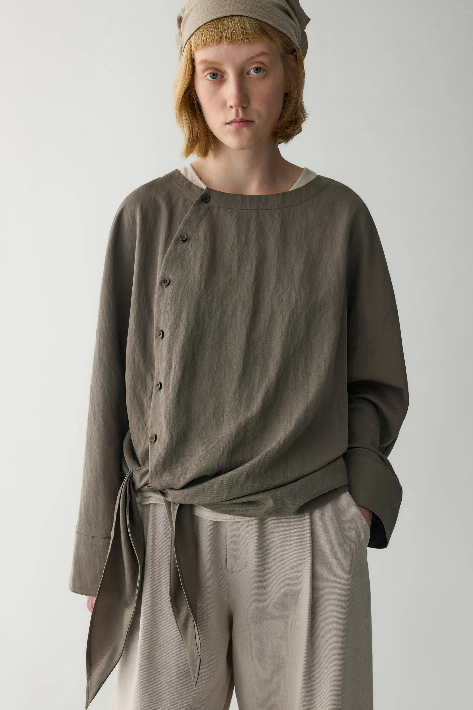Chinese-inspired knotted Blouse - Image 7