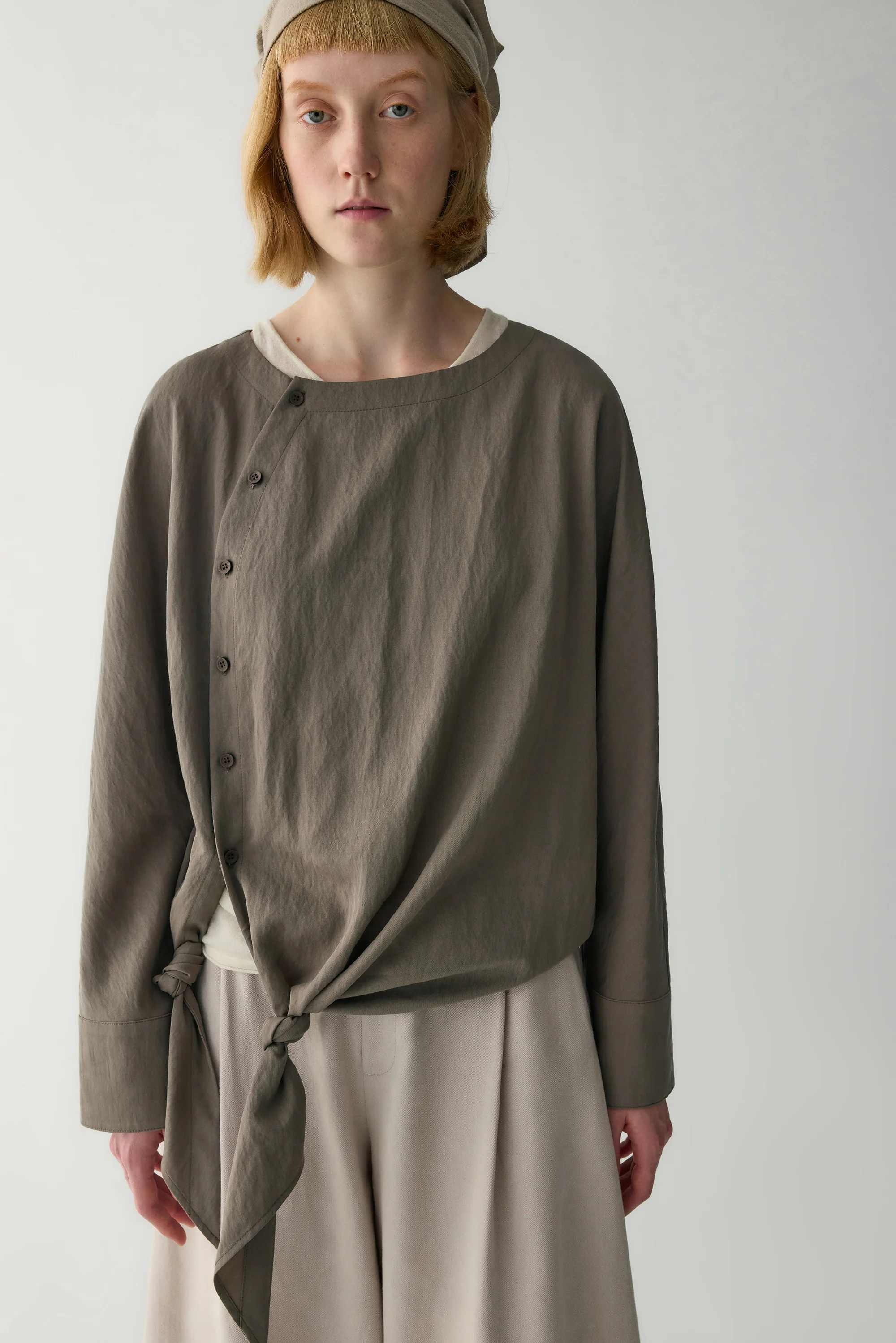 Chinese-inspired knotted Blouse - Image 8
