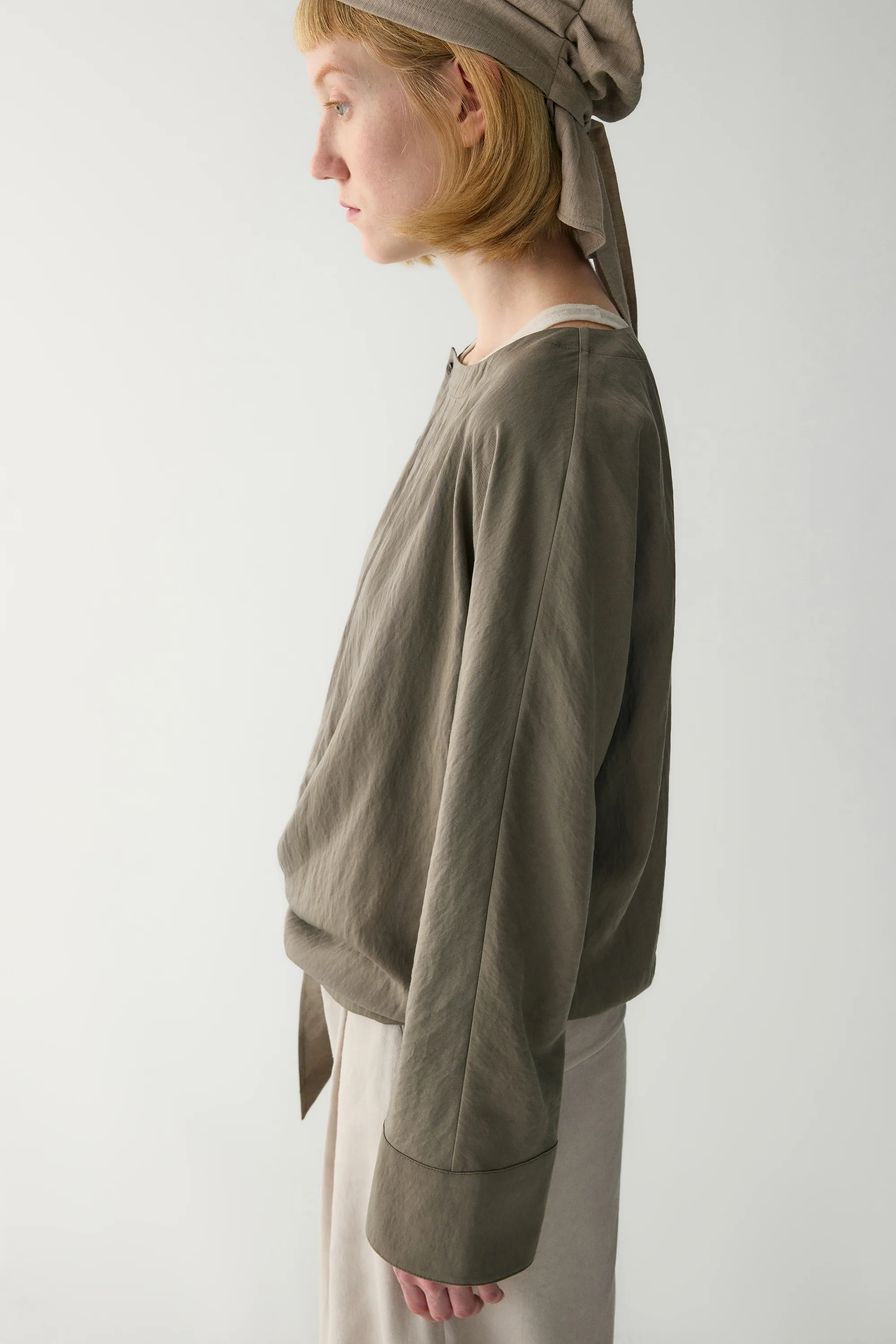 Chinese-inspired knotted Blouse - Image 9