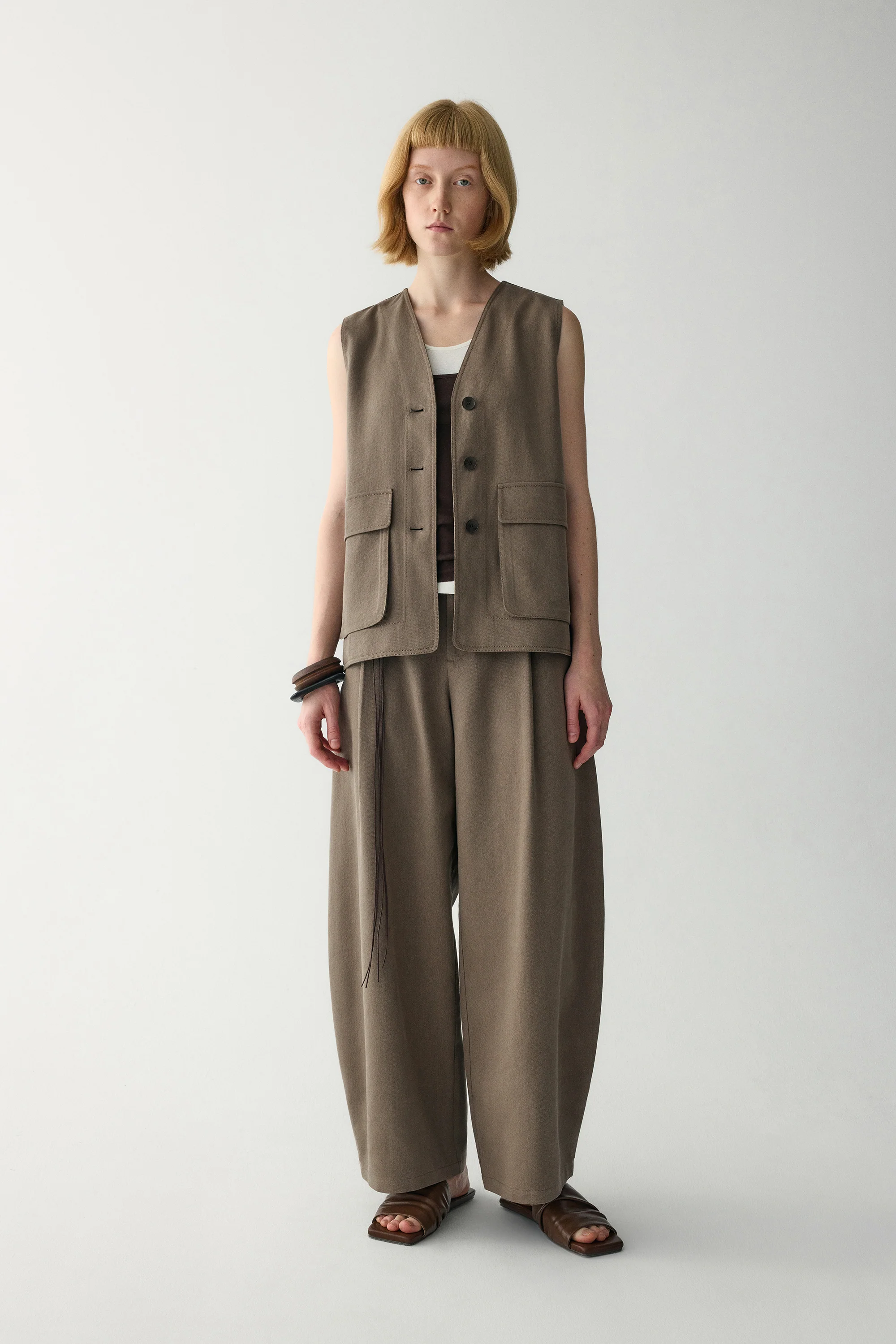 Linen V-neck Utility Vest - Image 15