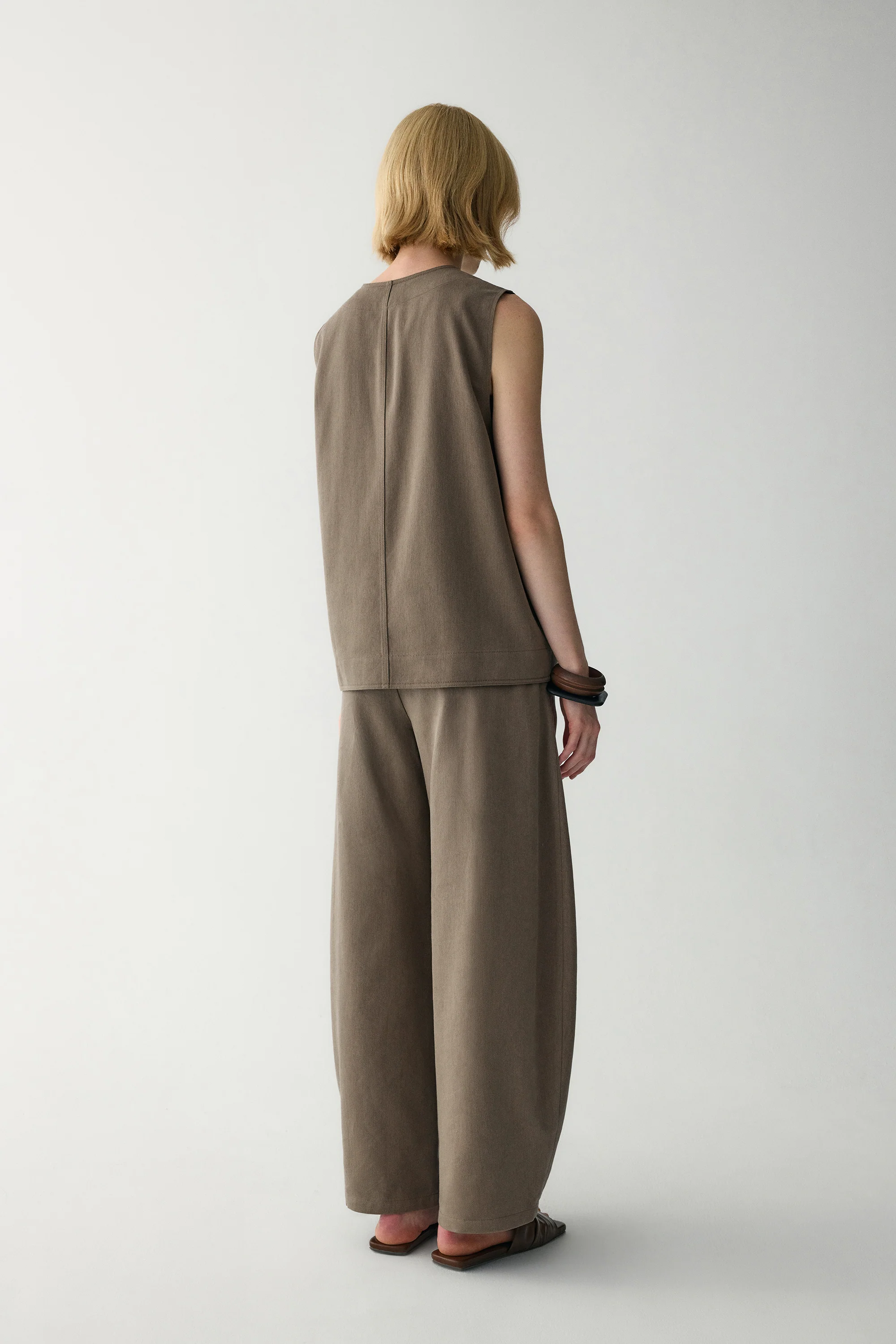 Linen V-neck Utility Vest - Image 17