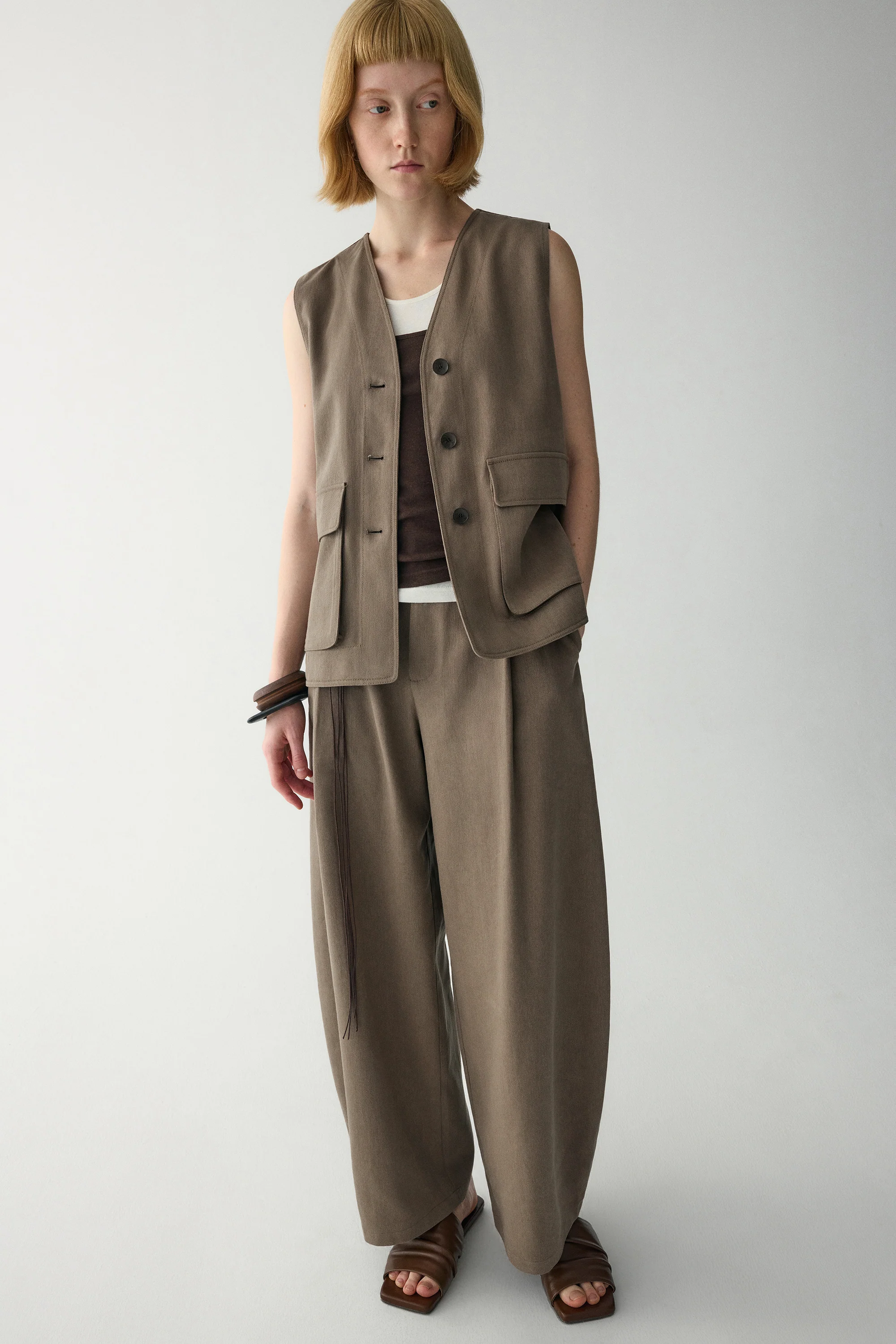 Linen V-neck Utility Vest - Image 18