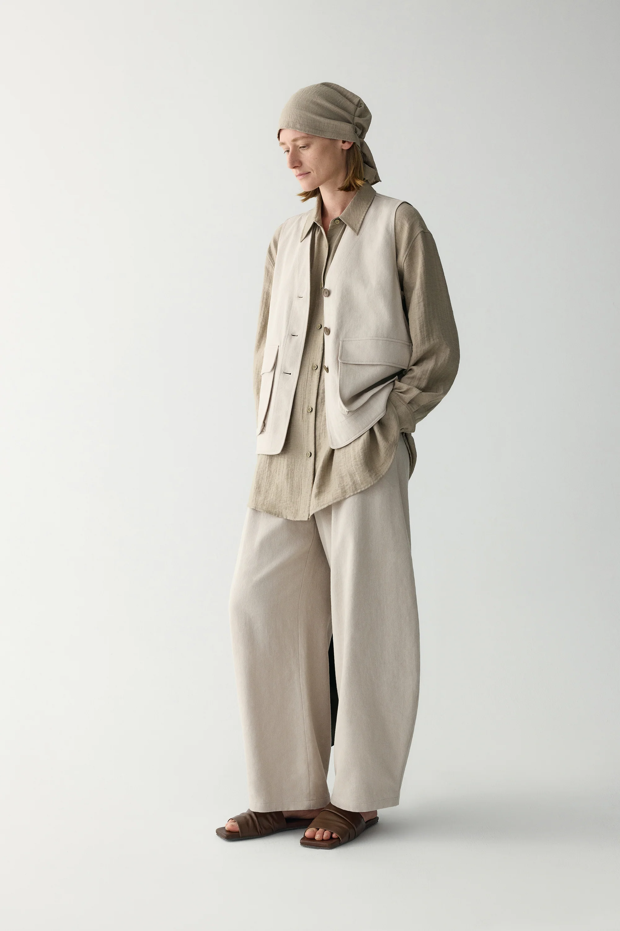 Linen V-neck Utility Vest - Image 5