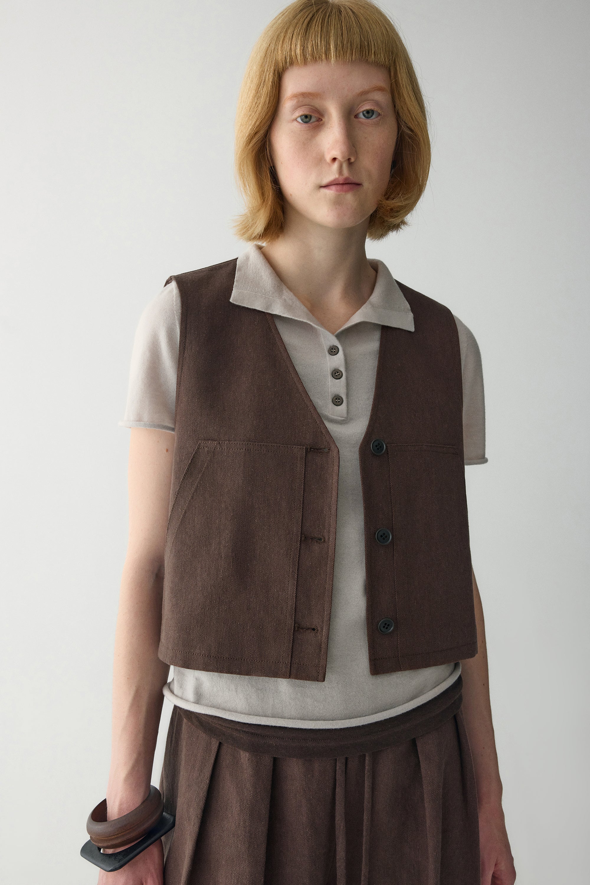 Linen Cropped Vest - Image 17