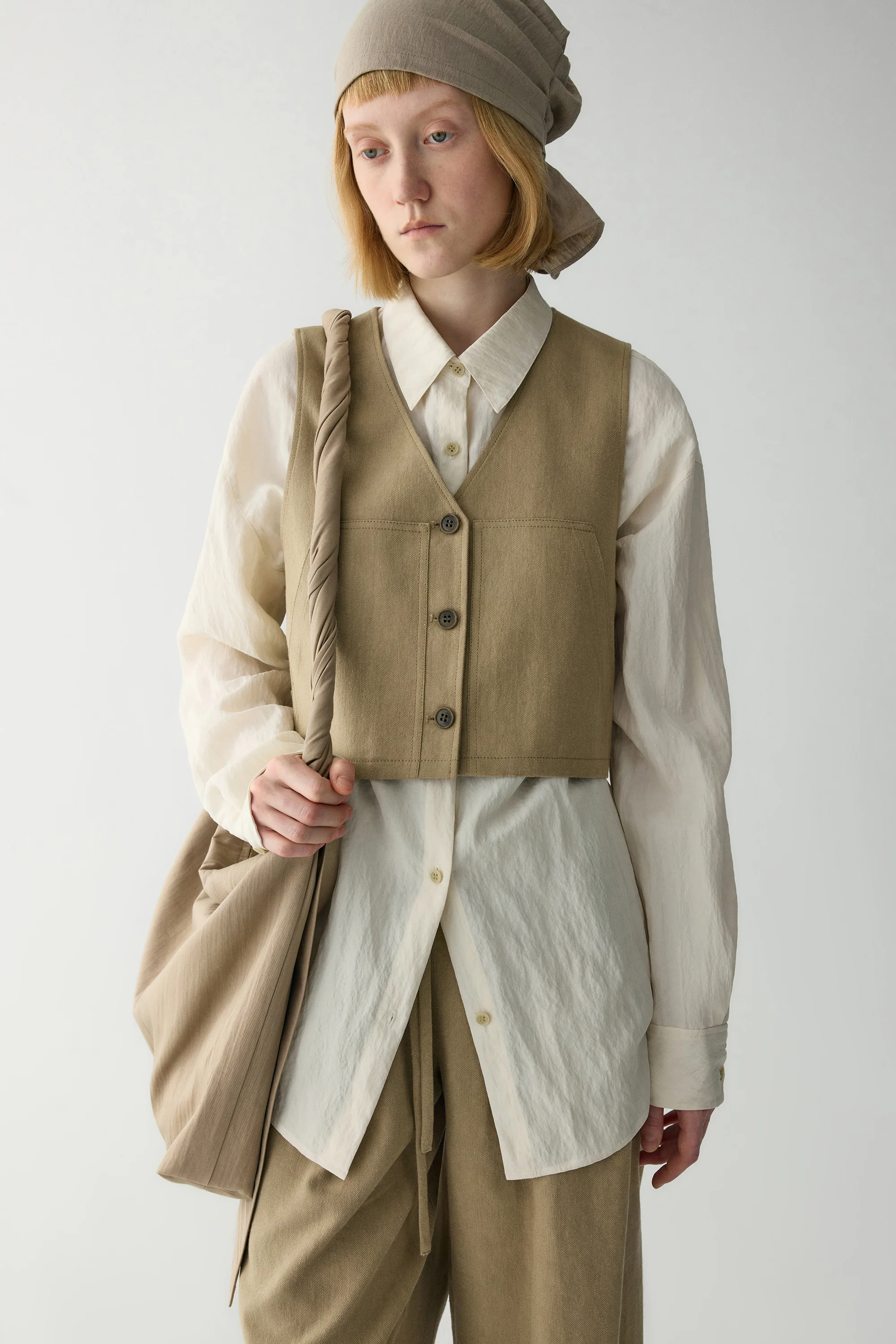 Linen Cropped Vest - Image 4