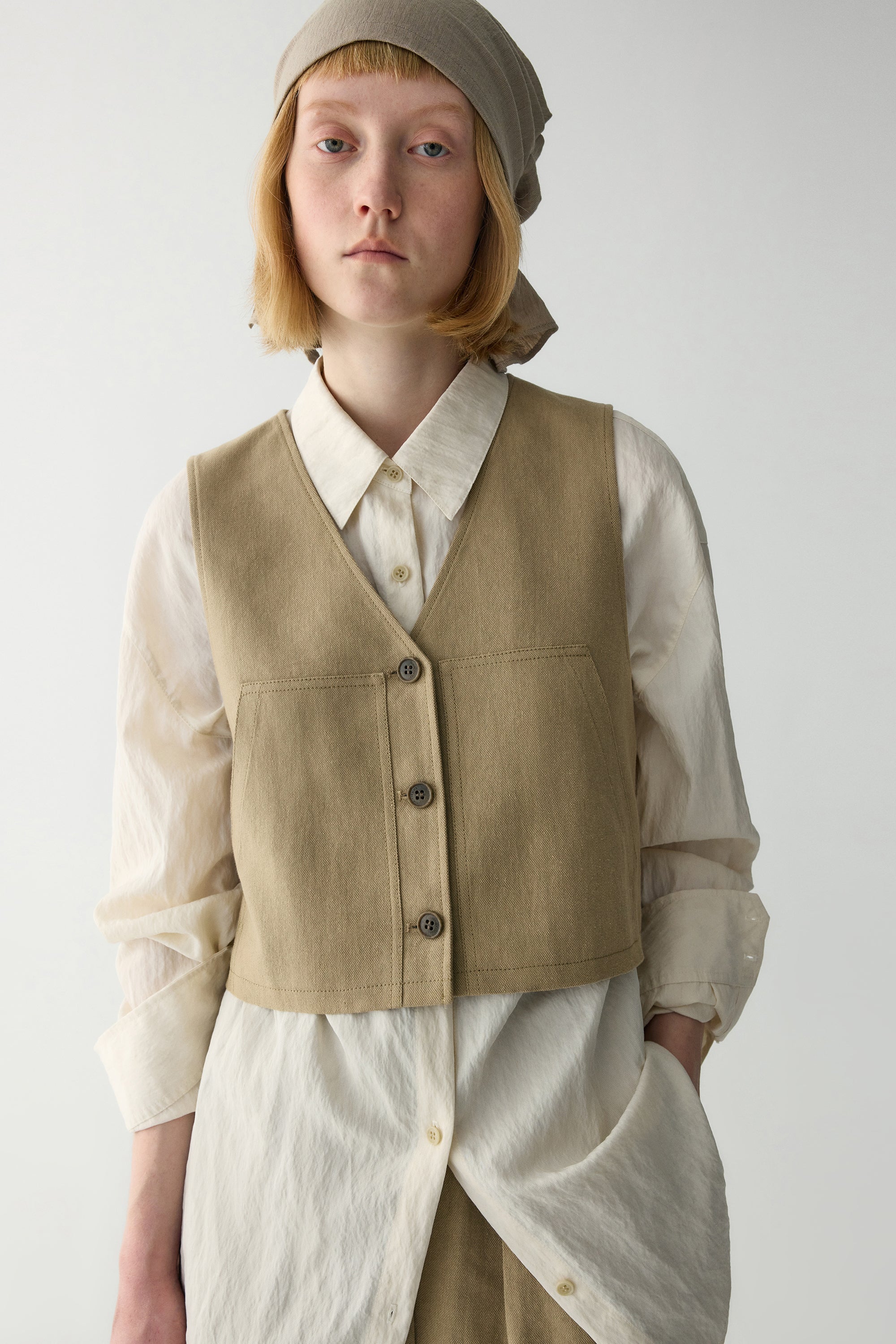 Linen Cropped Vest - Image 6